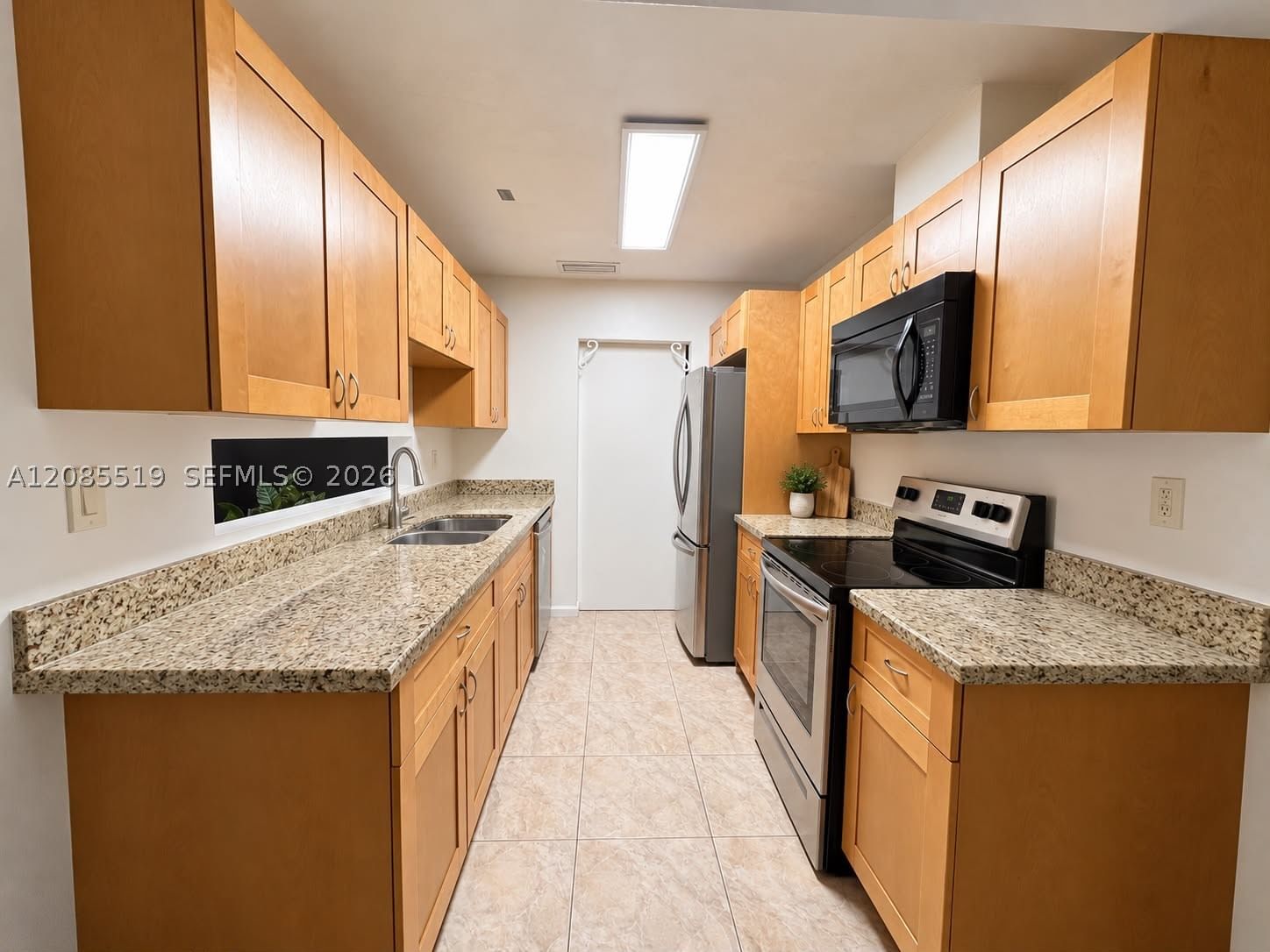 Real estate property located at 12570 117th Ln, Miami-dade, Devon-aire Villas Sec 6, Miami, FL