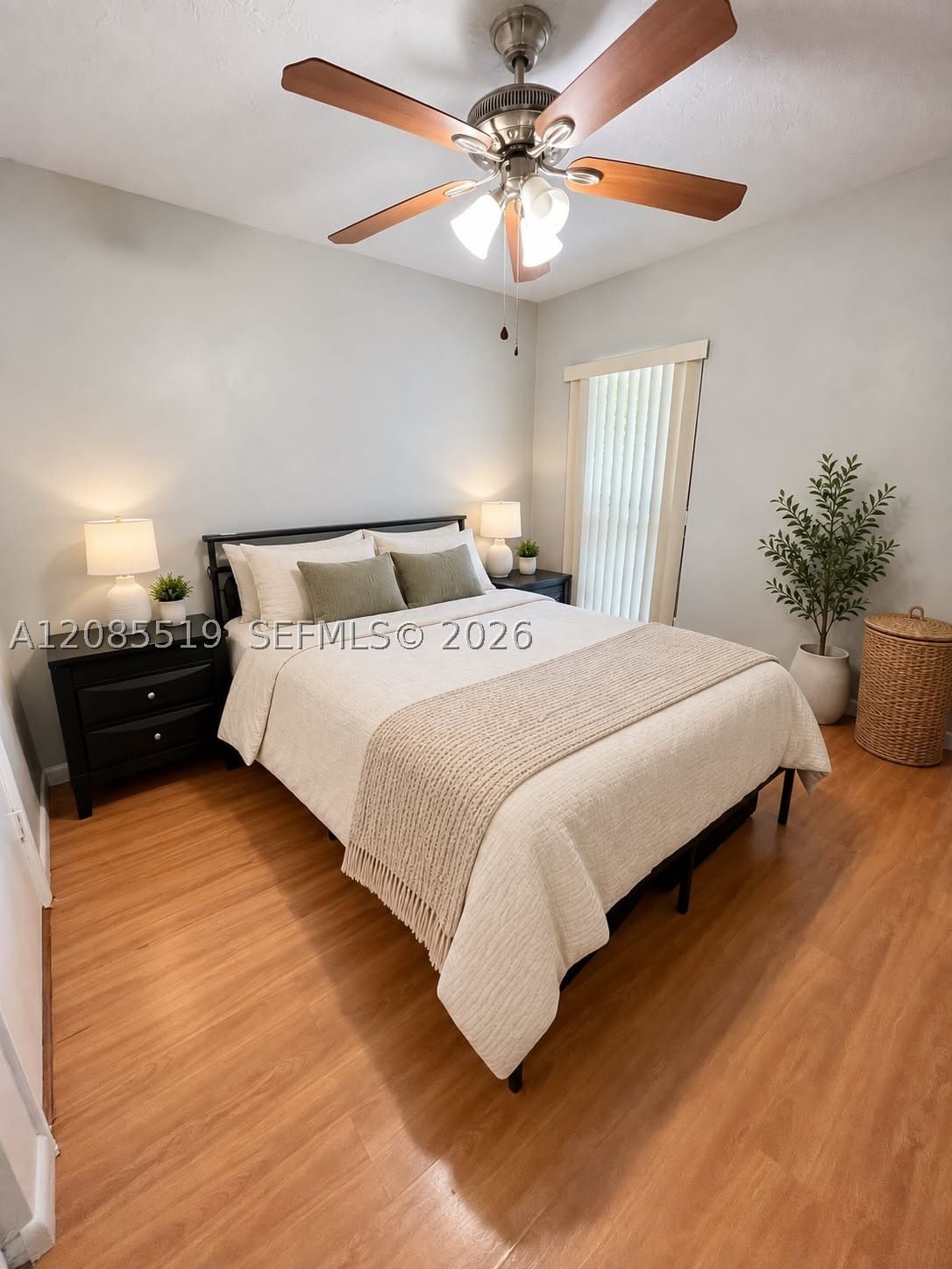 Real estate property located at 12570 117th Ln, Miami-dade, Devon-aire Villas Sec 6, Miami, FL