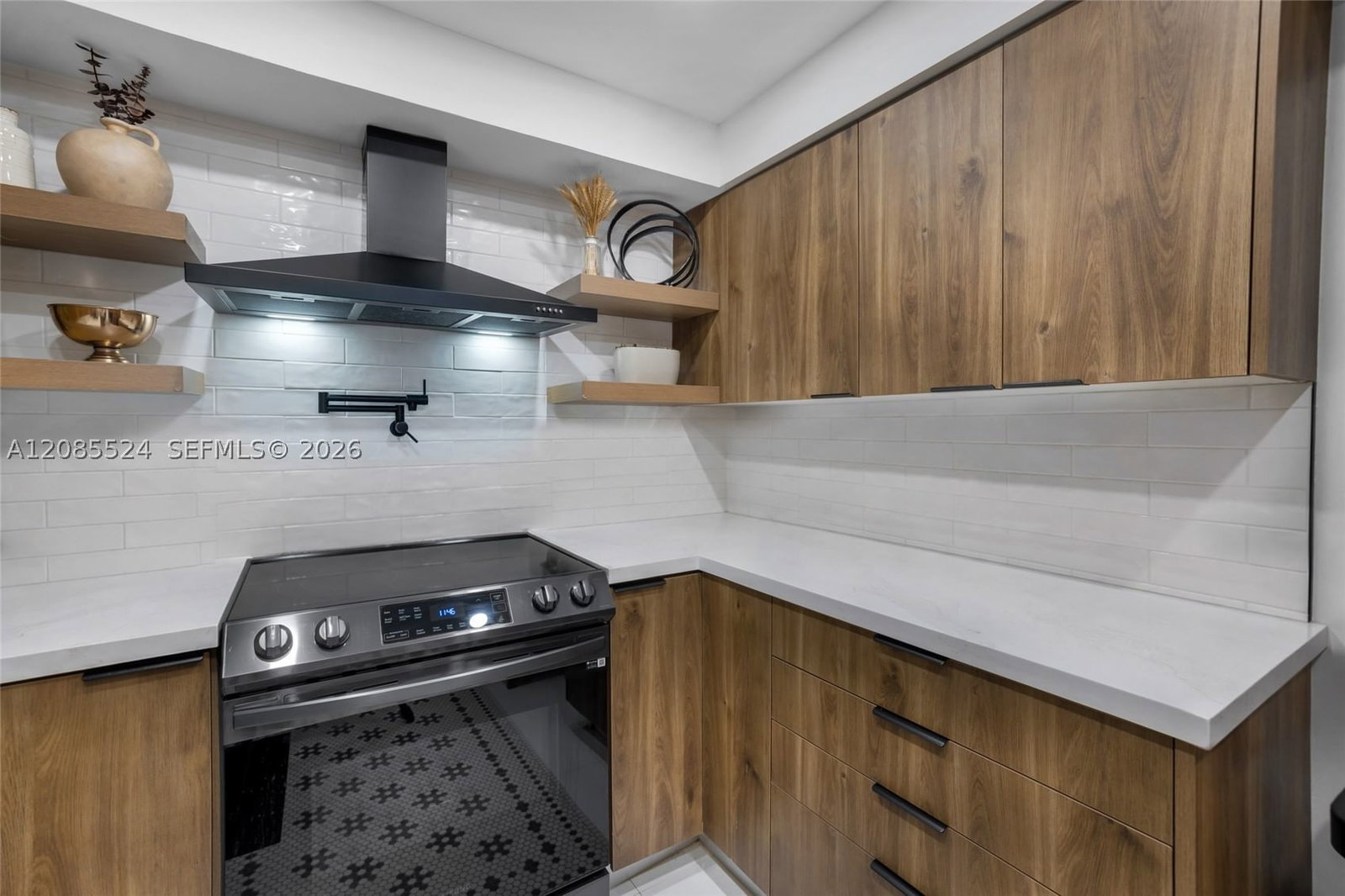 Real estate property located at 6770 Indian Creek Dr #11E, Miami-dade, Aquasol Condo, Miami Beach, FL