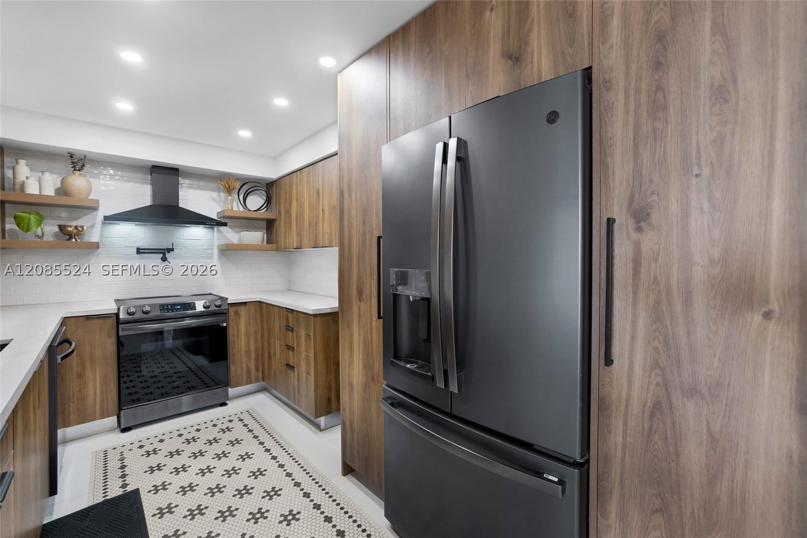 Real estate property located at 6770 Indian Creek Dr #11E, Miami-dade, Aquasol Condo, Miami Beach, FL