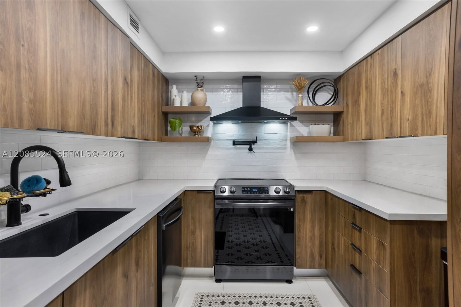 Real estate property located at 6770 Indian Creek Dr #11E, Miami-dade, Aquasol Condo, Miami Beach, FL
