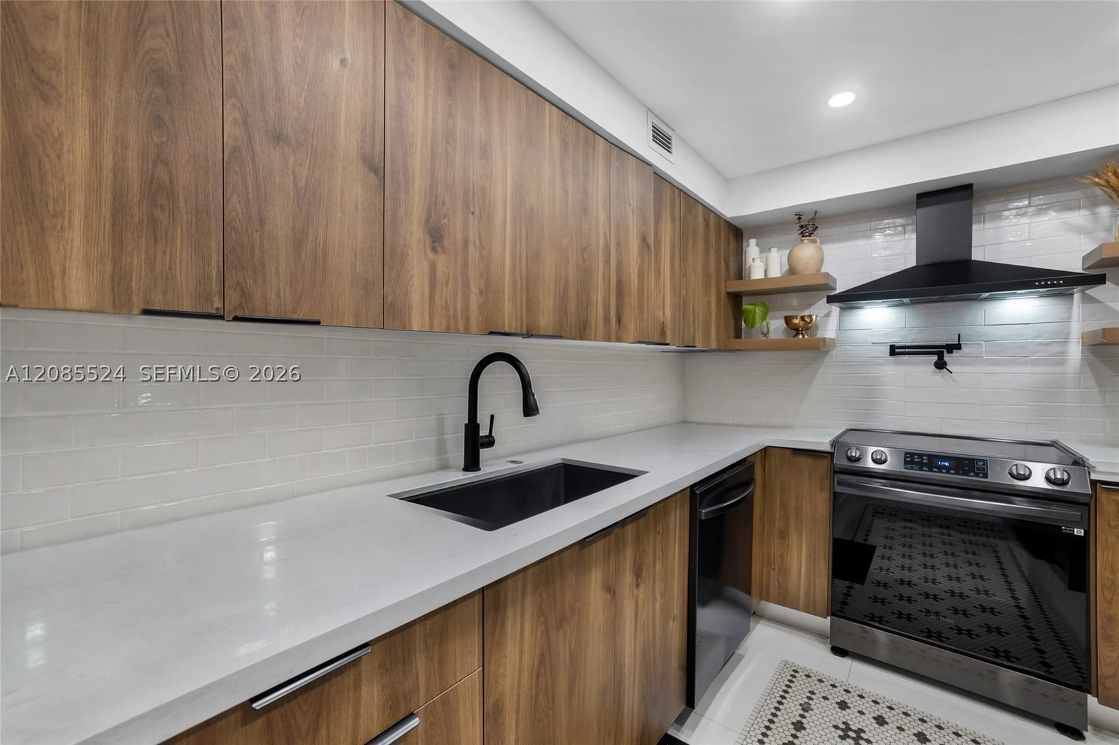 Real estate property located at 6770 Indian Creek Dr #11E, Miami-dade, Aquasol Condo, Miami Beach, FL