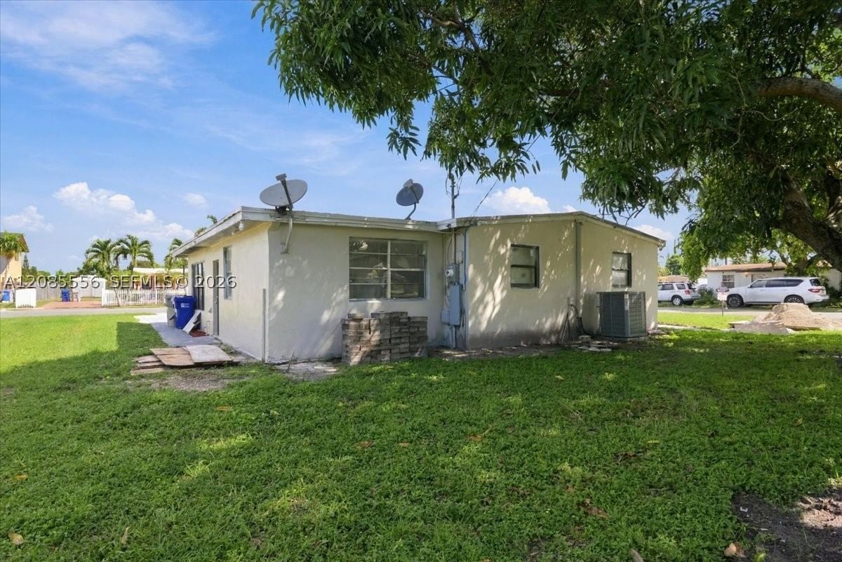 Real estate property located at 1589 4th Ave, Broward, Sanders Park, Pompano Beach, FL
