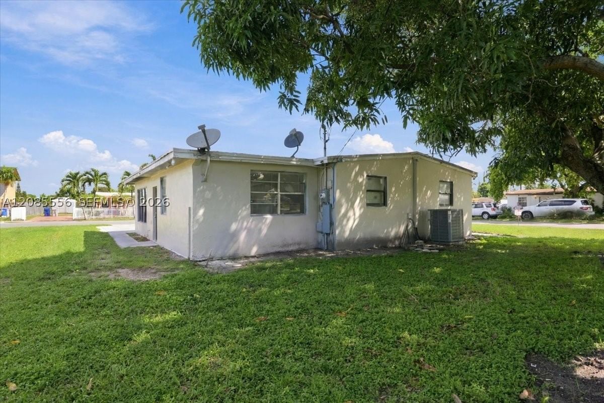 Real estate property located at 1589 4th Ave, Broward, Sanders Park, Pompano Beach, FL
