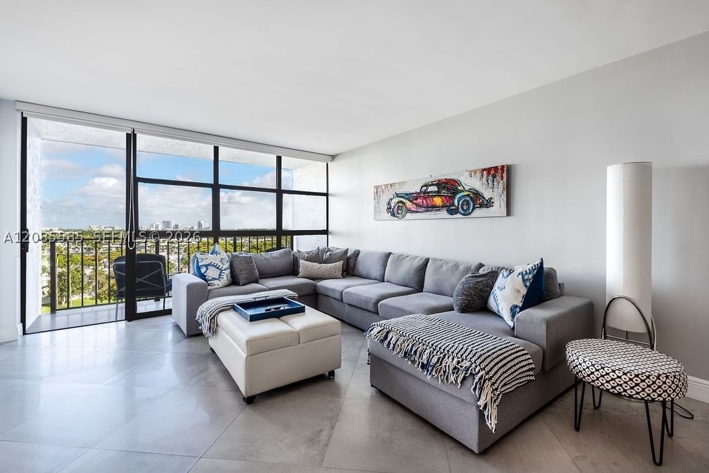 Real estate property located at 600 Parkview Dr #829, Broward, Towers Of Oceanview South, Hallandale Beach, FL