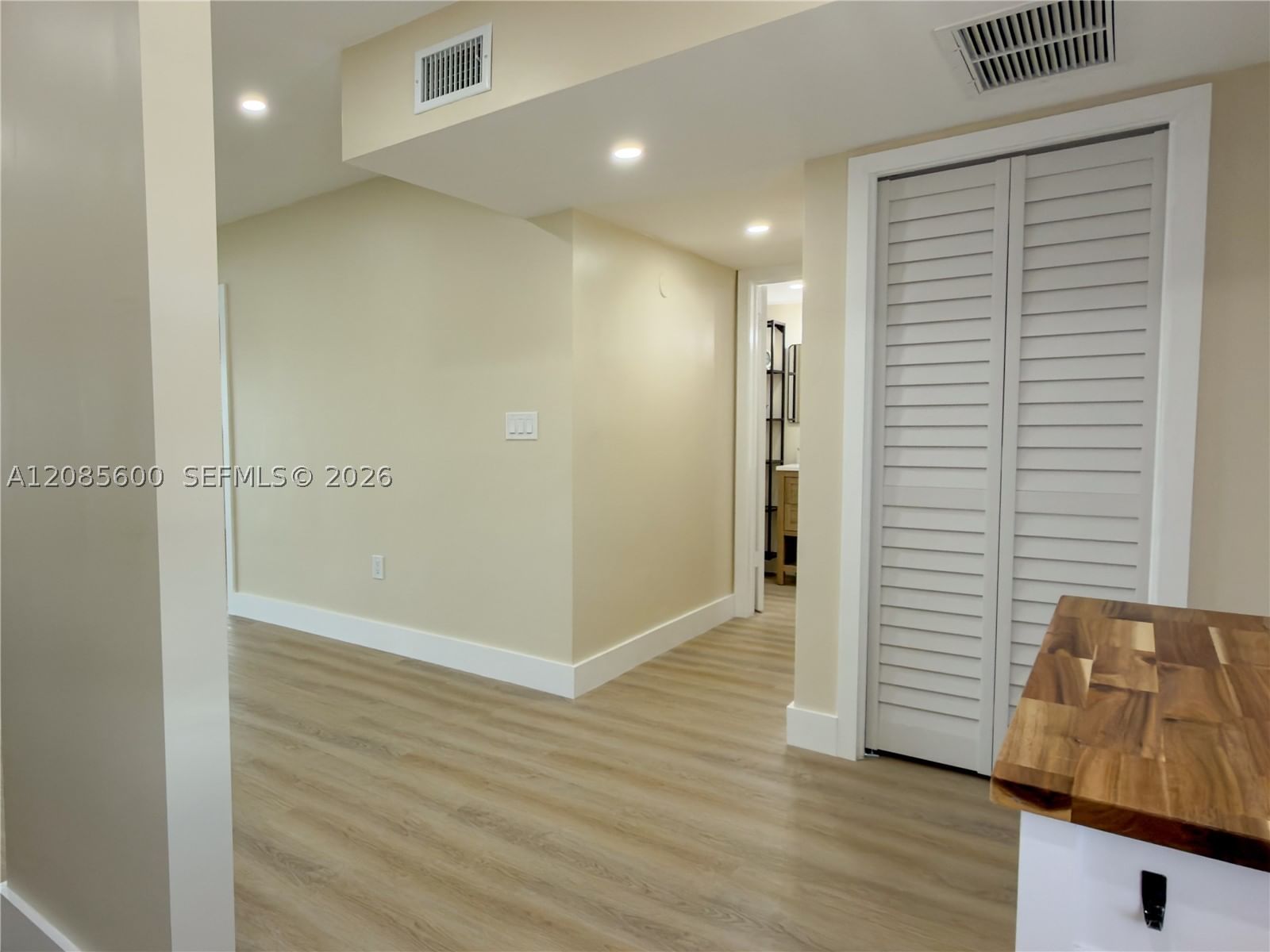 Real estate property located at 2949 Point East Dr B304, Miami-dade, Point East One Condo-bldg, Aventura, FL