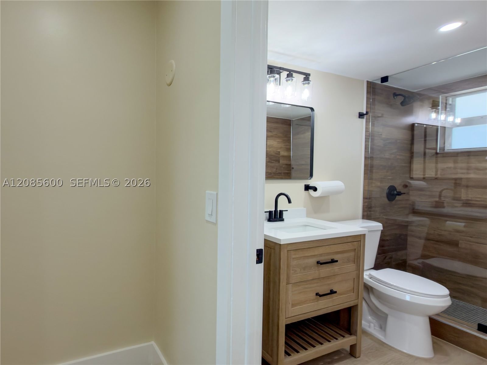 Real estate property located at 2949 Point East Dr B304, Miami-dade, Point East One Condo-bldg, Aventura, FL