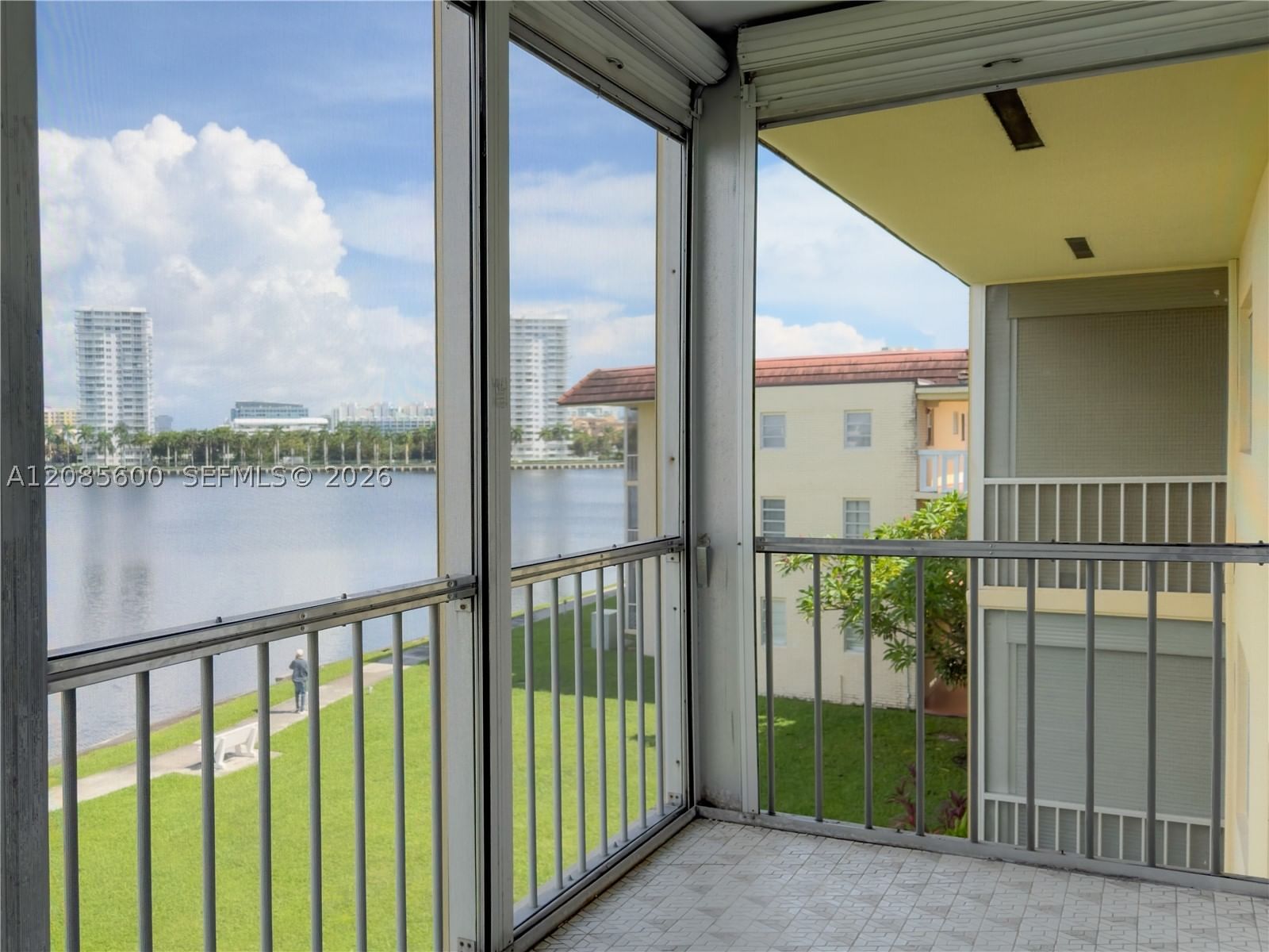 Real estate property located at 2949 Point East Dr B304, Miami-dade, Point East One Condo-bldg, Aventura, FL