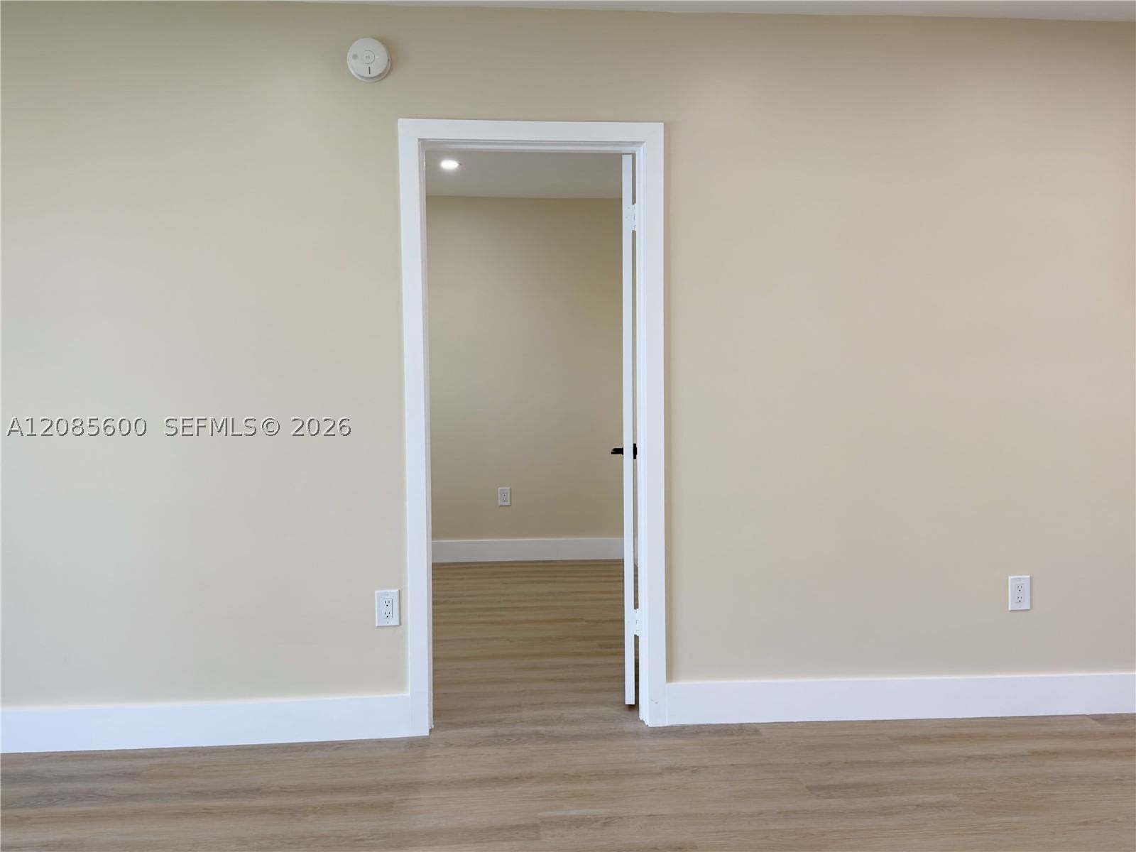 Real estate property located at 2949 Point East Dr B304, Miami-dade, Point East One Condo-bldg, Aventura, FL