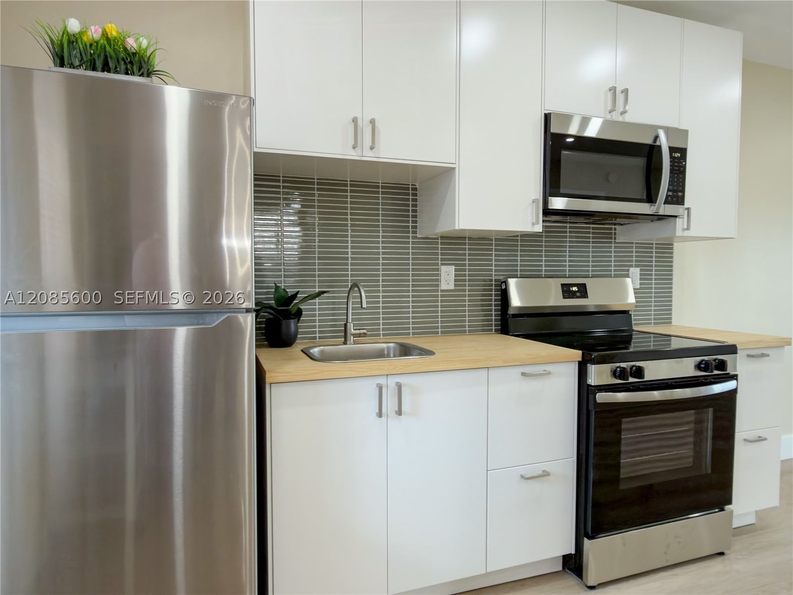 Real estate property located at 2949 Point East Dr B304, Miami-dade, Point East One Condo-bldg, Aventura, FL