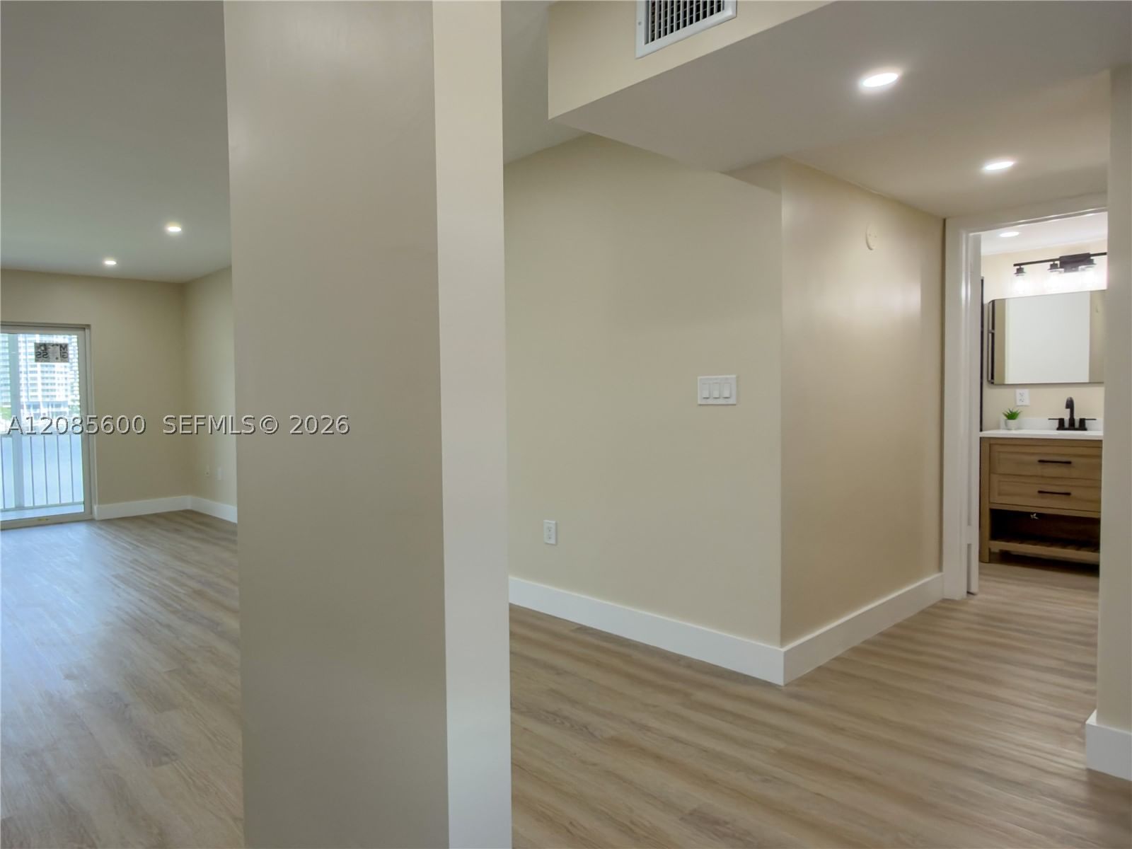 Real estate property located at 2949 Point East Dr B304, Miami-dade, Point East One Condo-bldg, Aventura, FL