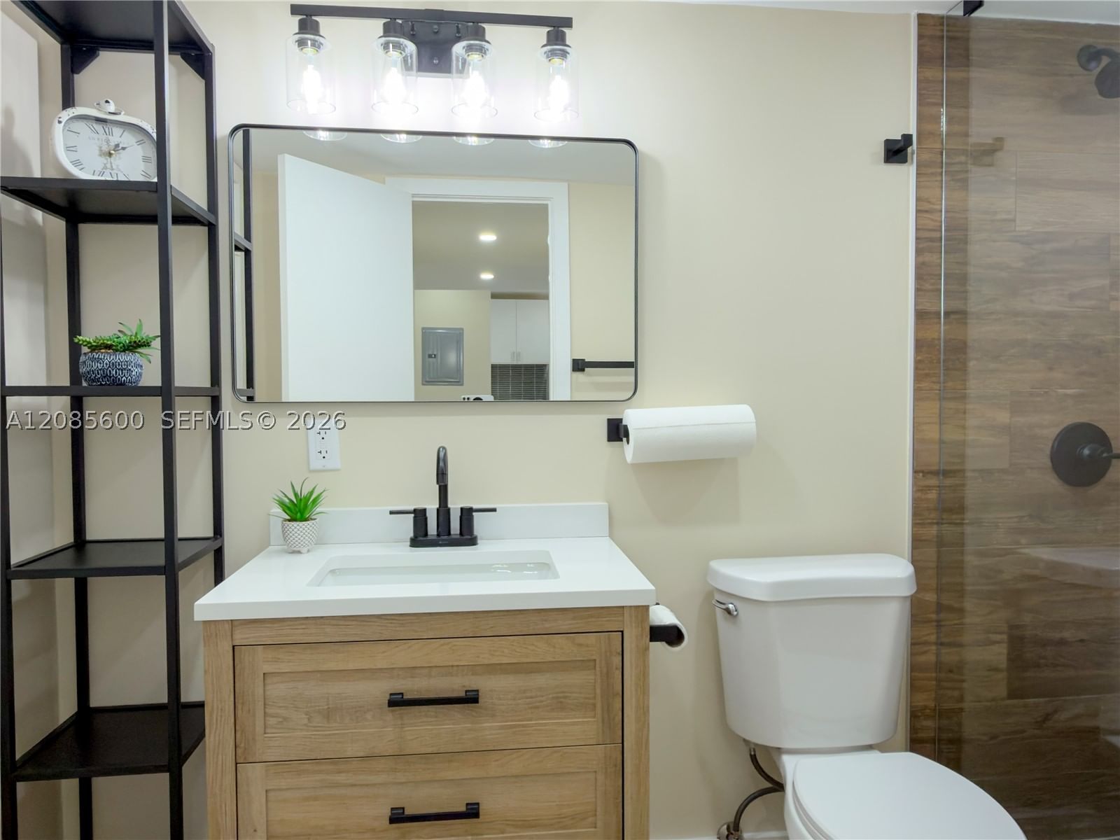 Real estate property located at 2949 Point East Dr B304, Miami-dade, Point East One Condo-bldg, Aventura, FL