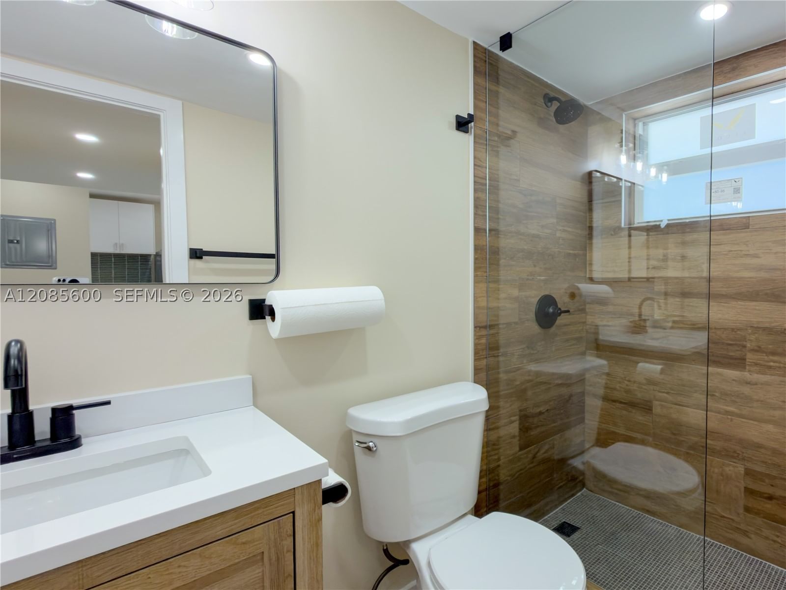 Real estate property located at 2949 Point East Dr B304, Miami-dade, Point East One Condo-bldg, Aventura, FL