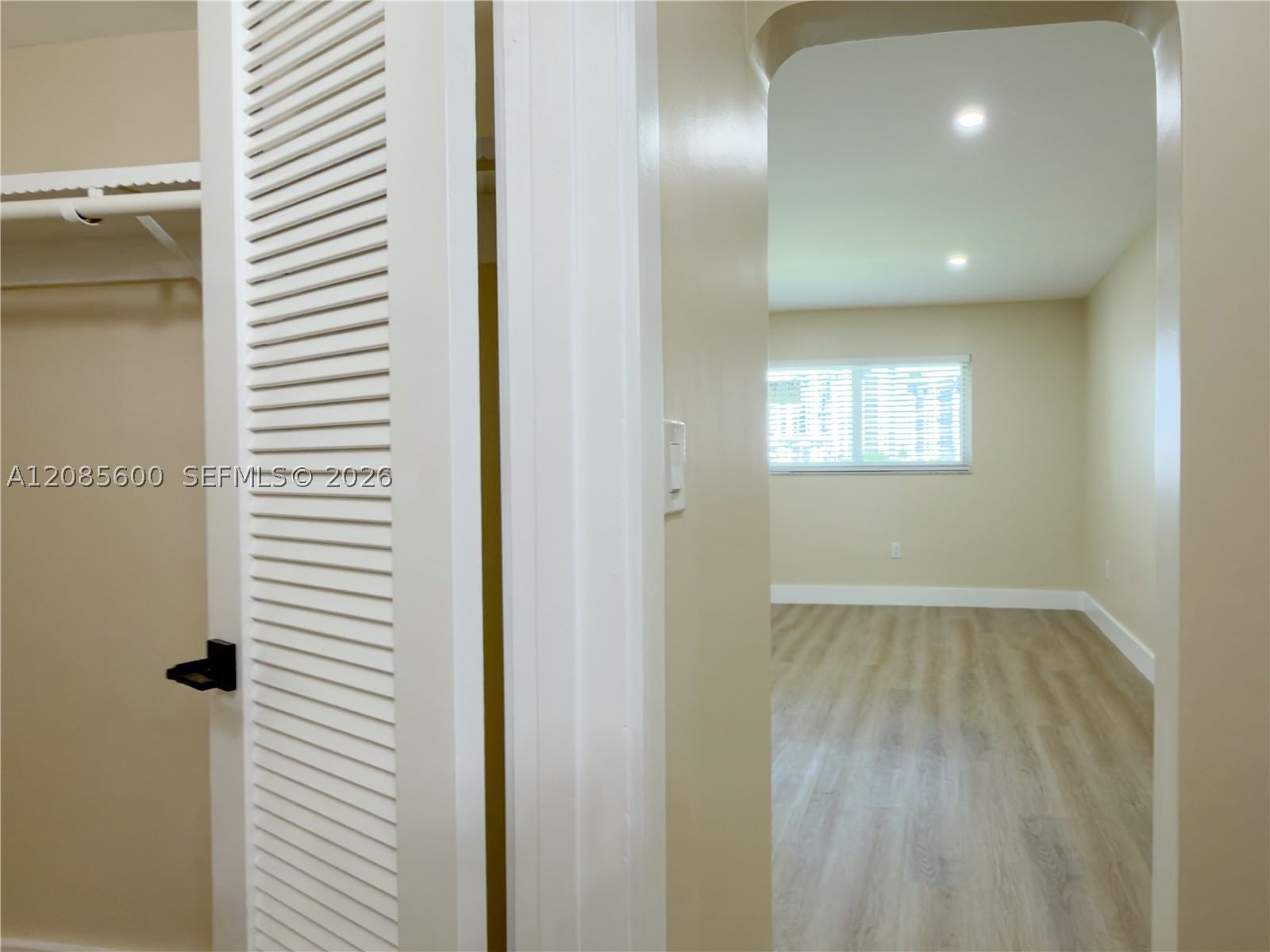 Real estate property located at 2949 Point East Dr B304, Miami-dade, Point East One Condo-bldg, Aventura, FL