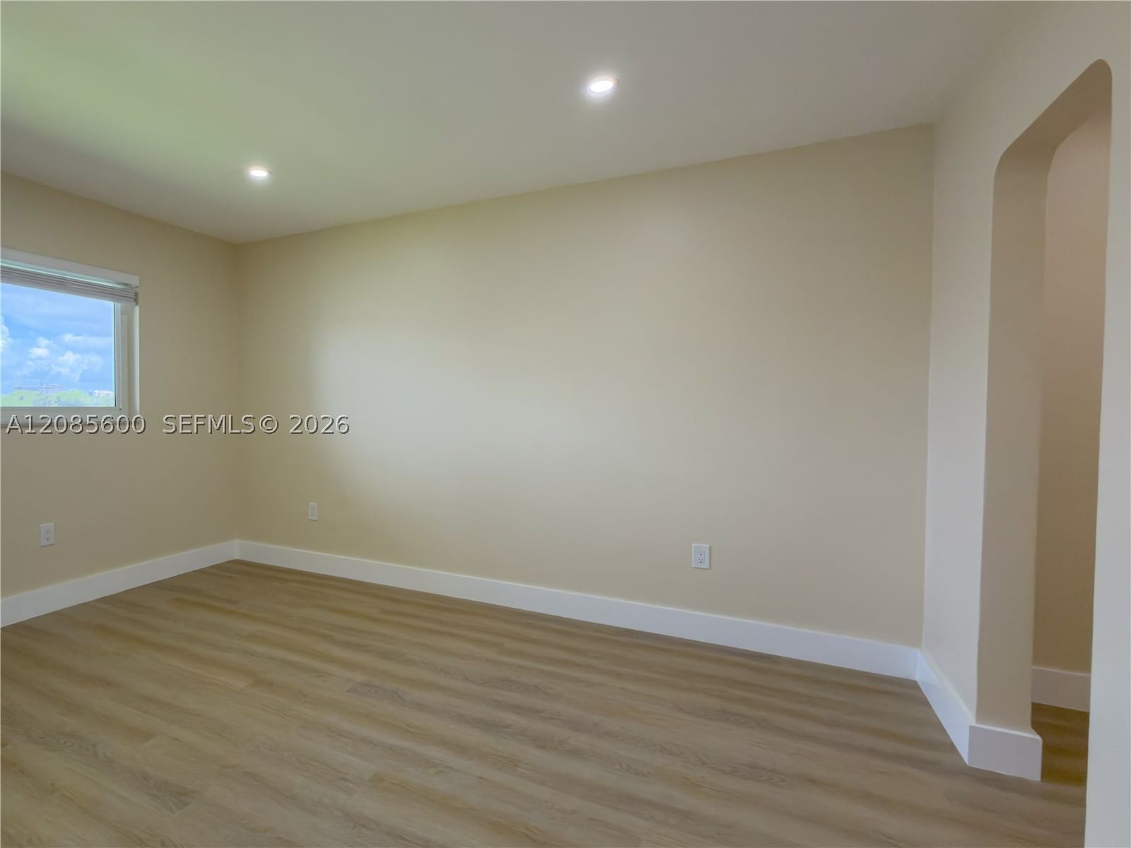 Real estate property located at 2949 Point East Dr B304, Miami-dade, Point East One Condo-bldg, Aventura, FL