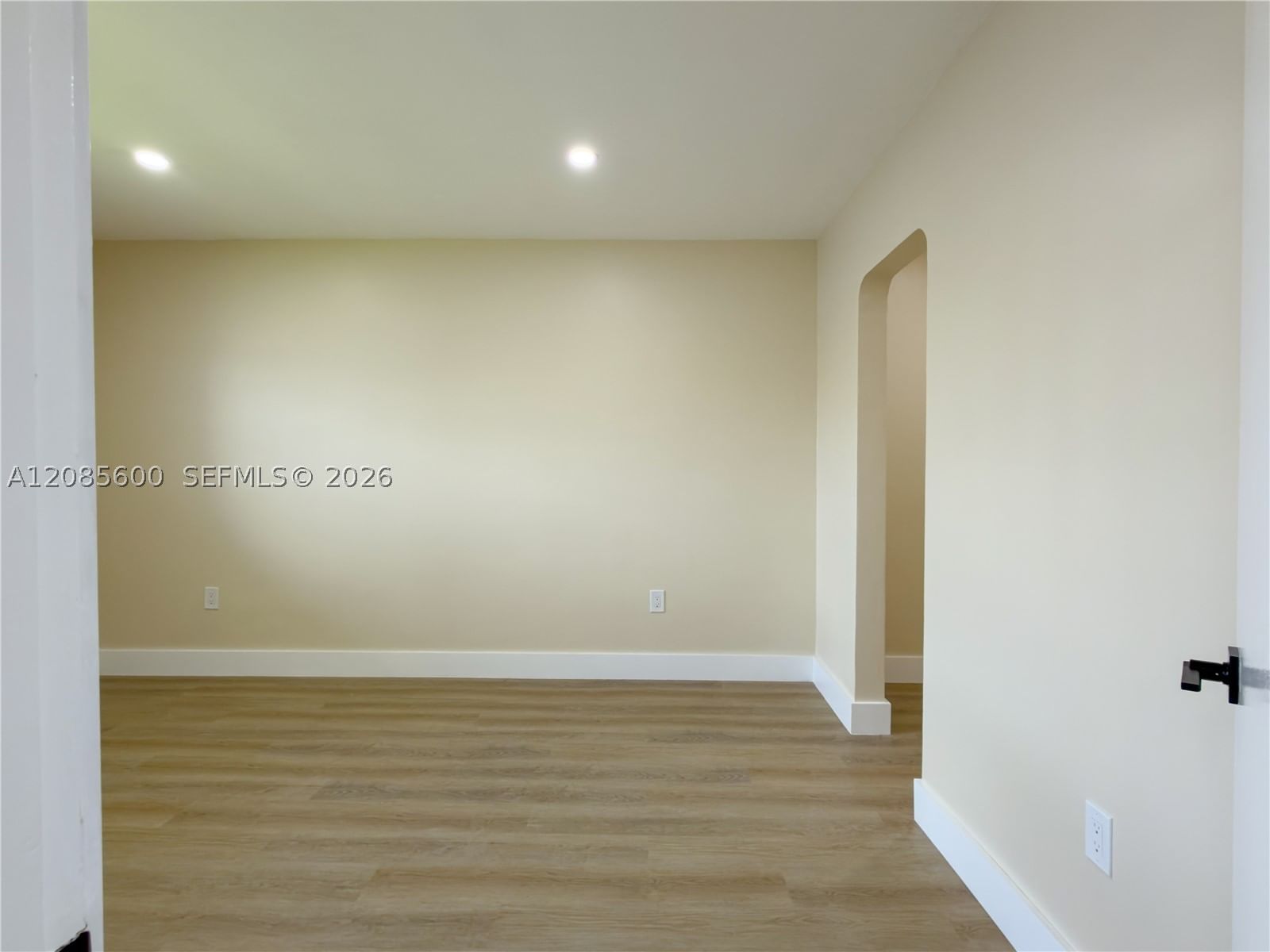 Real estate property located at 2949 Point East Dr B304, Miami-dade, Point East One Condo-bldg, Aventura, FL