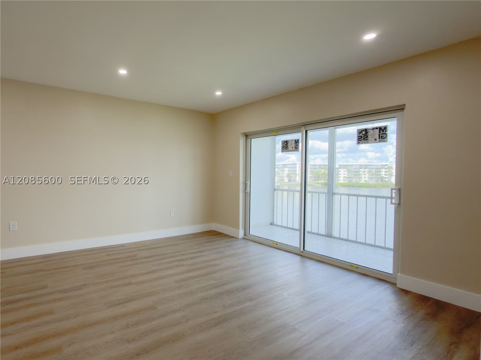 Real estate property located at 2949 Point East Dr B304, Miami-dade, Point East One Condo-bldg, Aventura, FL
