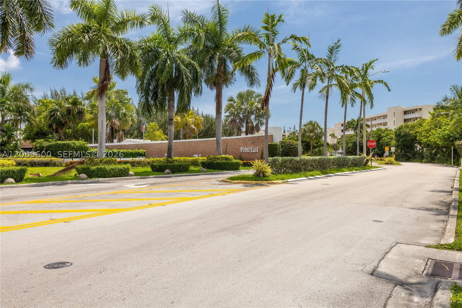 Real estate property located at 2949 Point East Dr B304, Miami-dade, Point East One Condo-bldg, Aventura, FL
