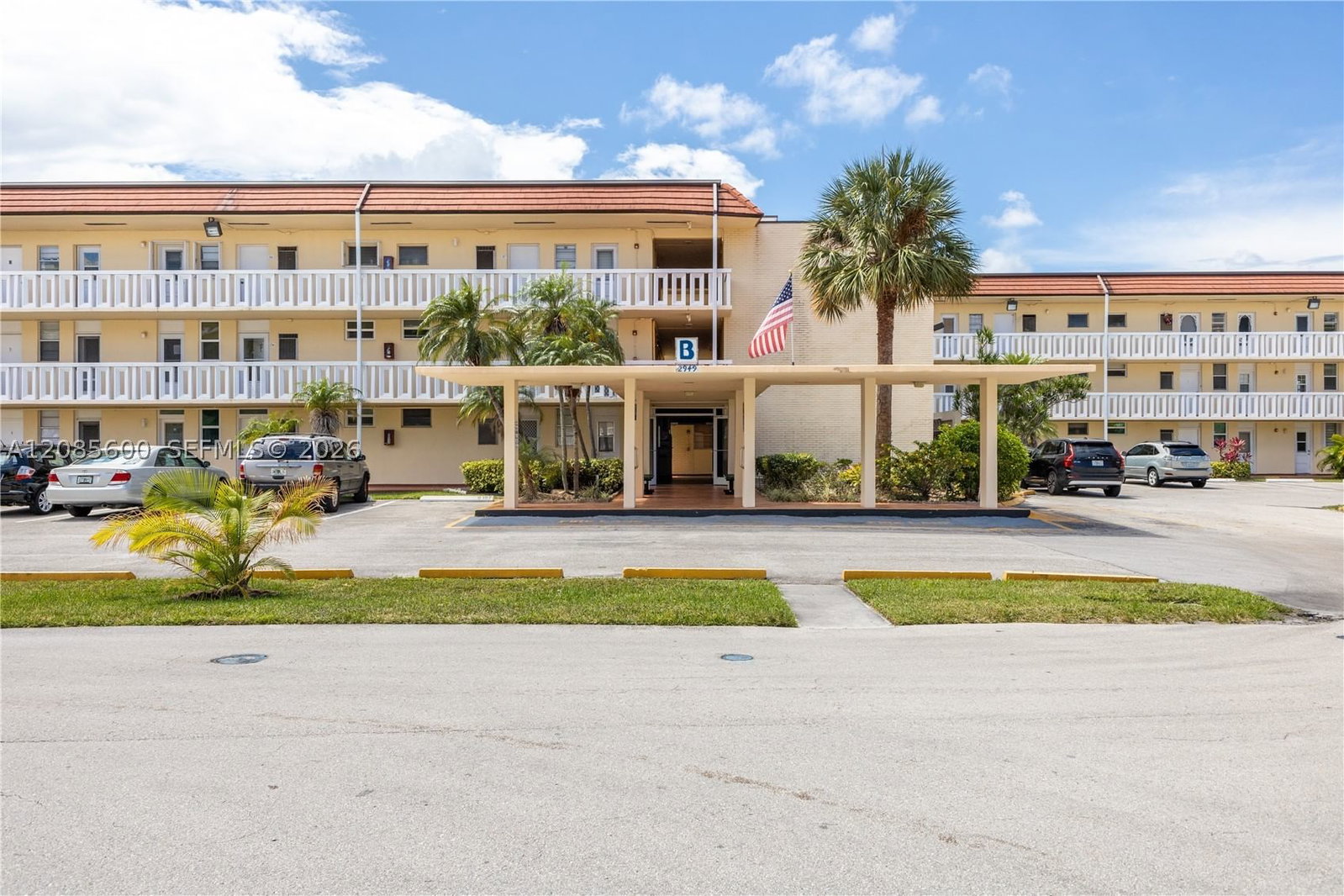 Real estate property located at 2949 Point East Dr B304, Miami-dade, Point East One Condo-bldg, Aventura, FL