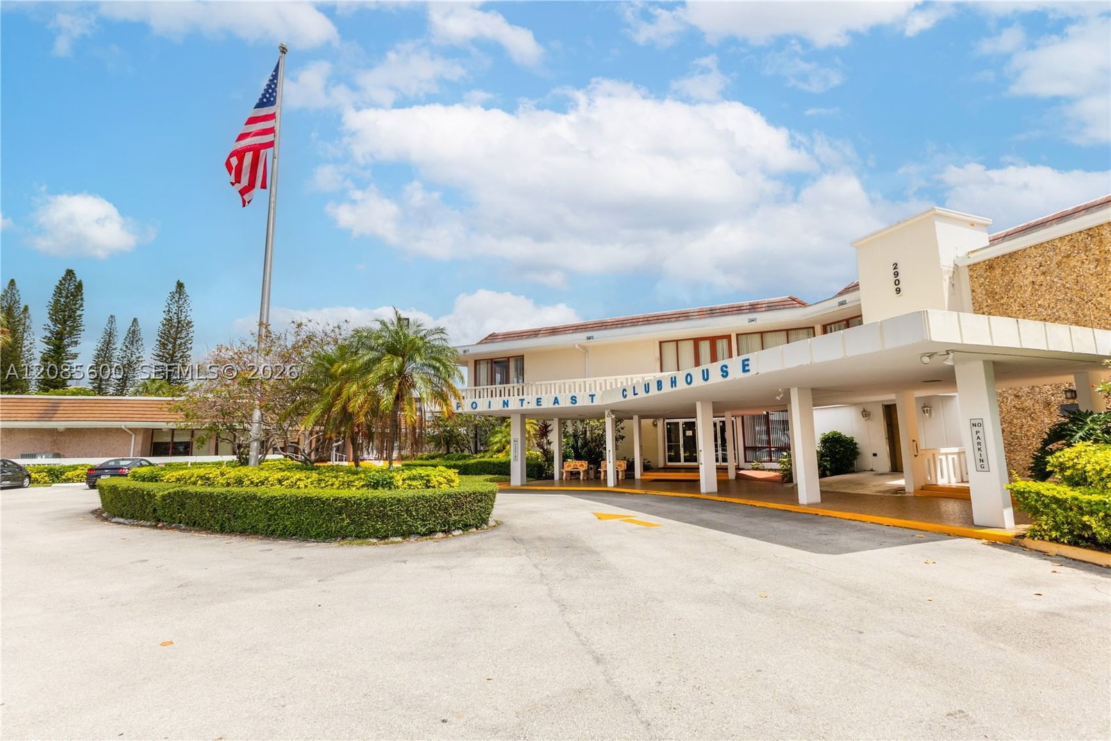 Real estate property located at 2949 Point East Dr B304, Miami-dade, Point East One Condo-bldg, Aventura, FL