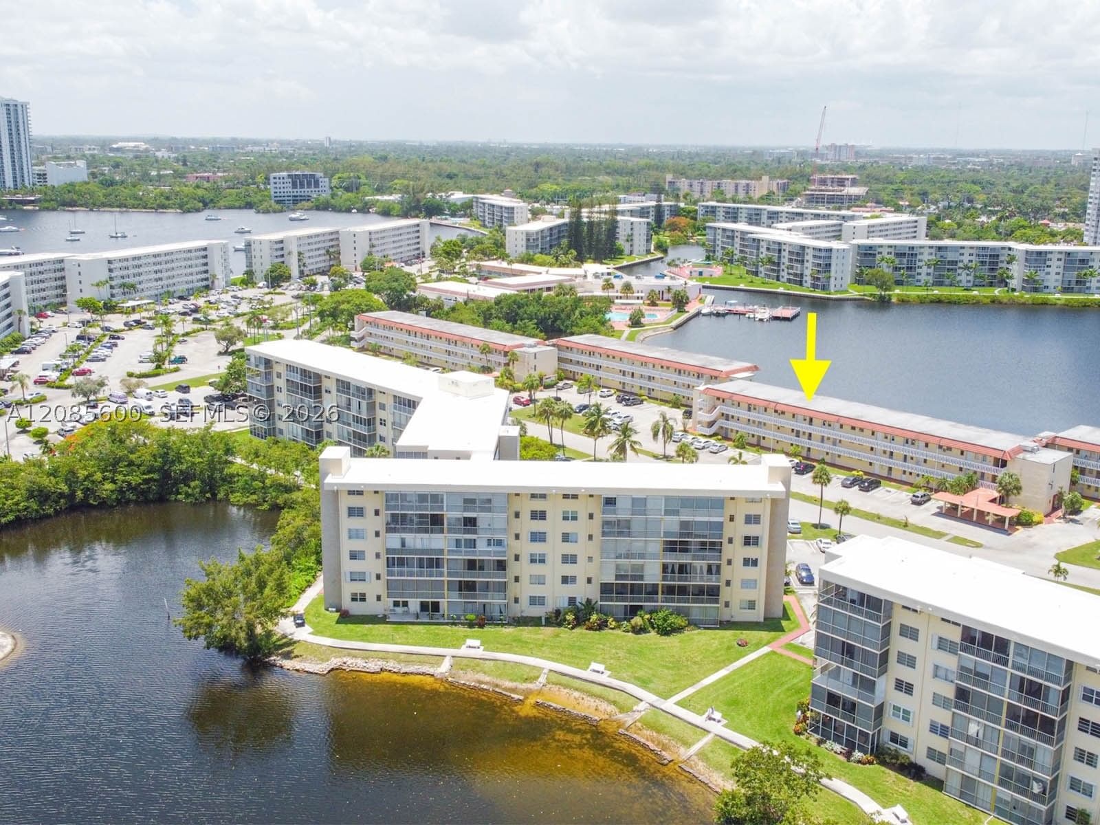 Real estate property located at 2949 Point East Dr B304, Miami-dade, Point East One Condo-bldg, Aventura, FL