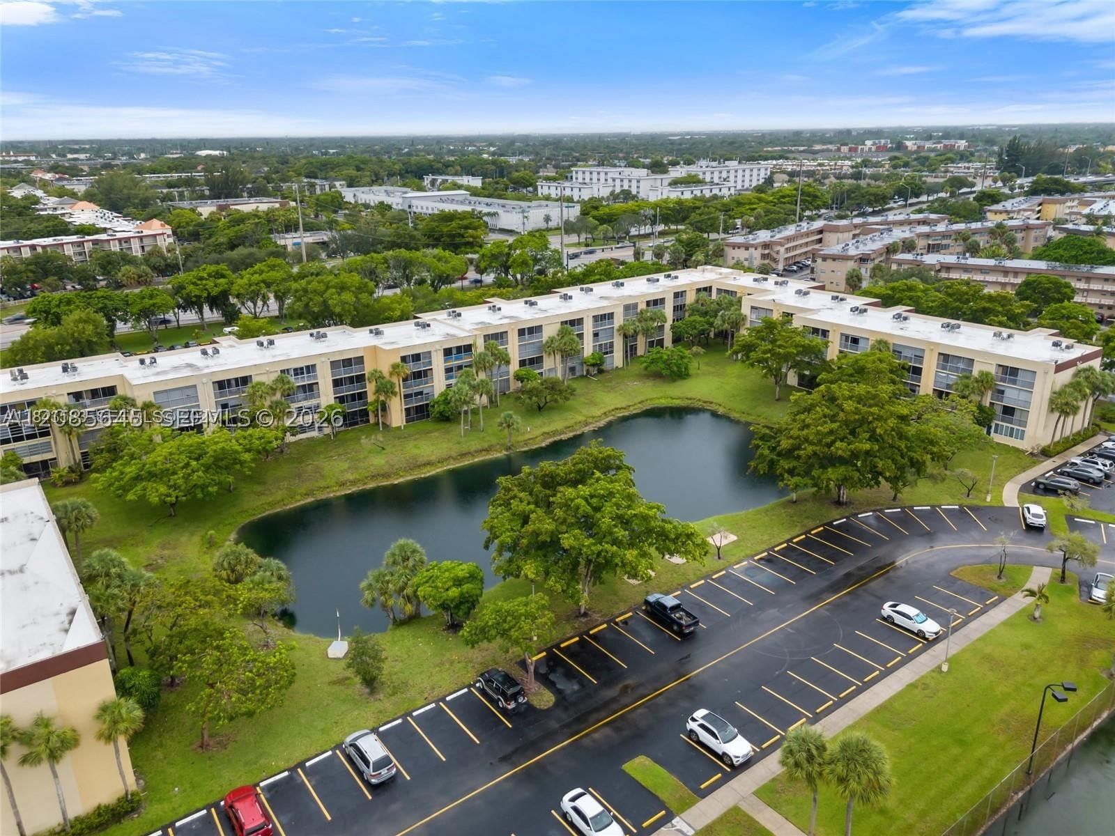 Real estate property located at 3141 47th Ter #121, Broward, Cypress Chase North No 3, Lauderdale Lakes, FL