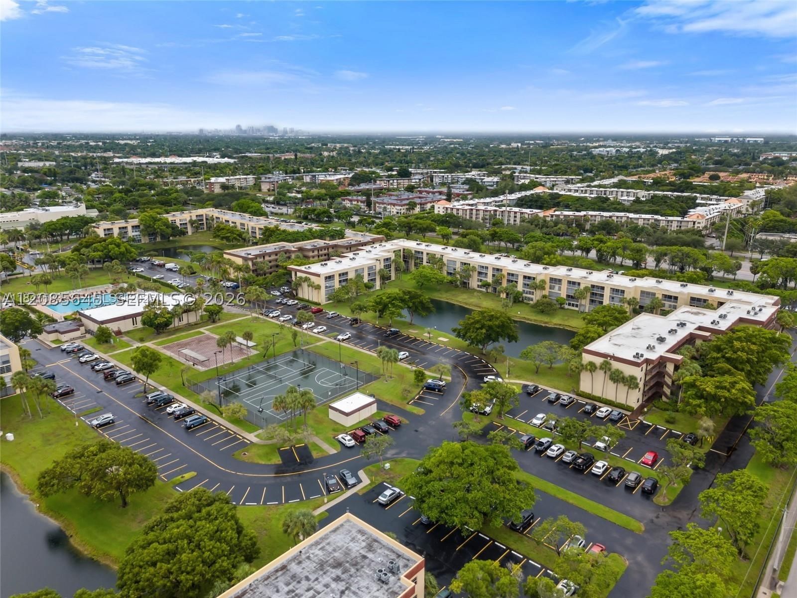 Real estate property located at 3141 47th Ter #121, Broward, Cypress Chase North No 3, Lauderdale Lakes, FL