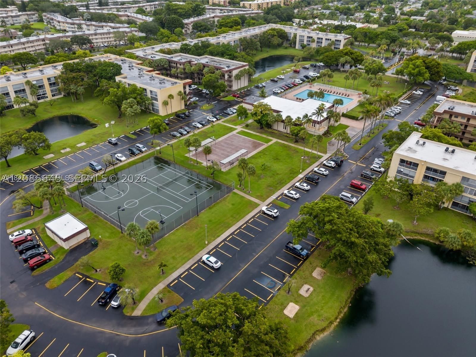 Real estate property located at 3141 47th Ter #121, Broward, Cypress Chase North No 3, Lauderdale Lakes, FL