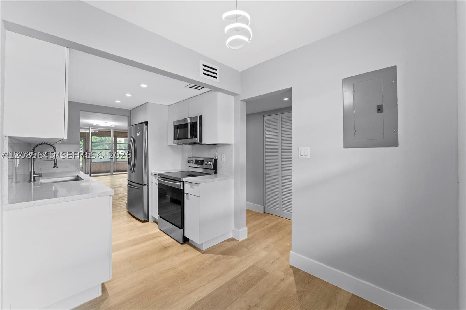 Real estate property located at 3141 47th Ter #121, Broward, Cypress Chase North No 3, Lauderdale Lakes, FL