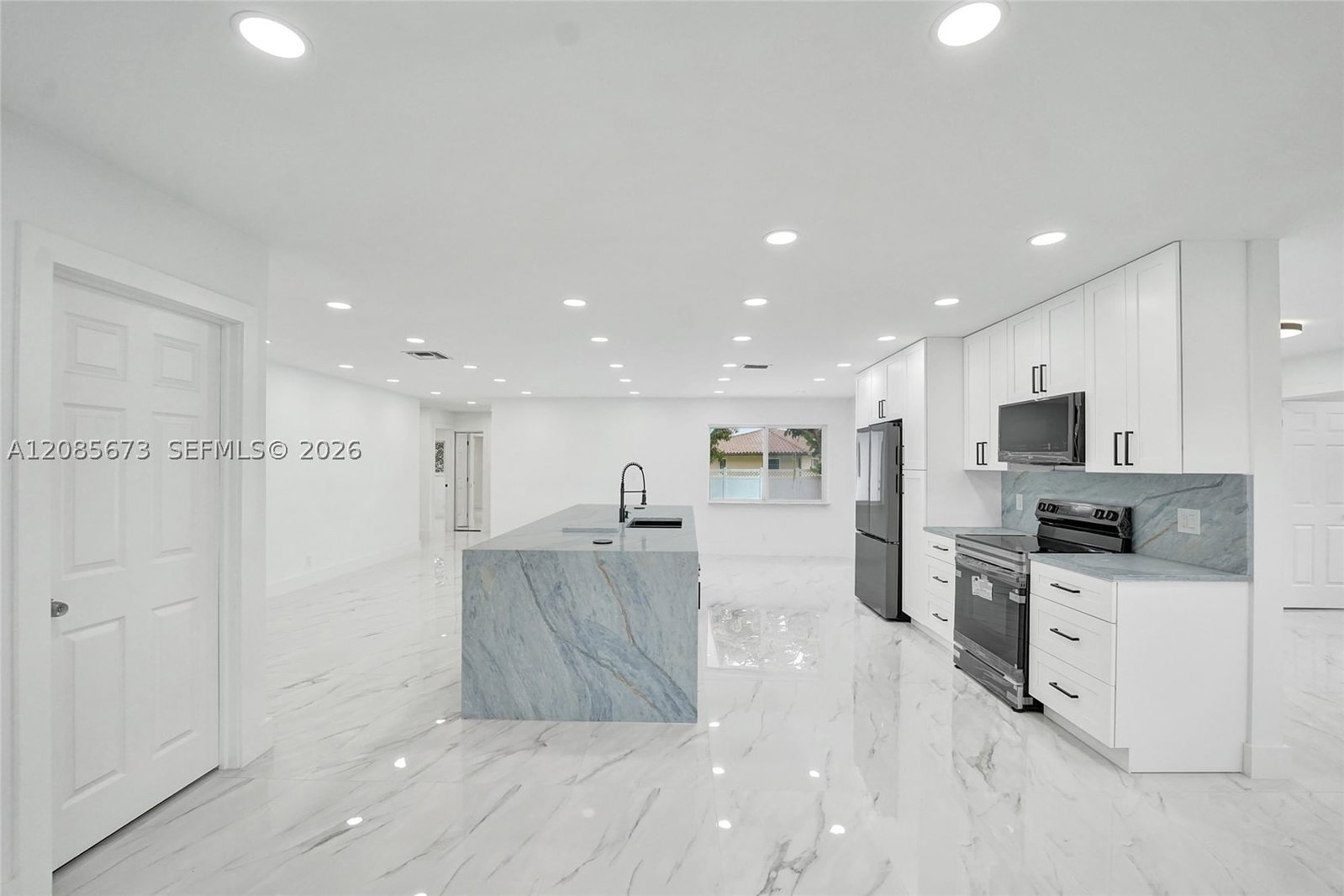 Real estate property located at 10601 43rd Ct, Broward, Chevy Chase Amd Plat, Coral Springs, FL