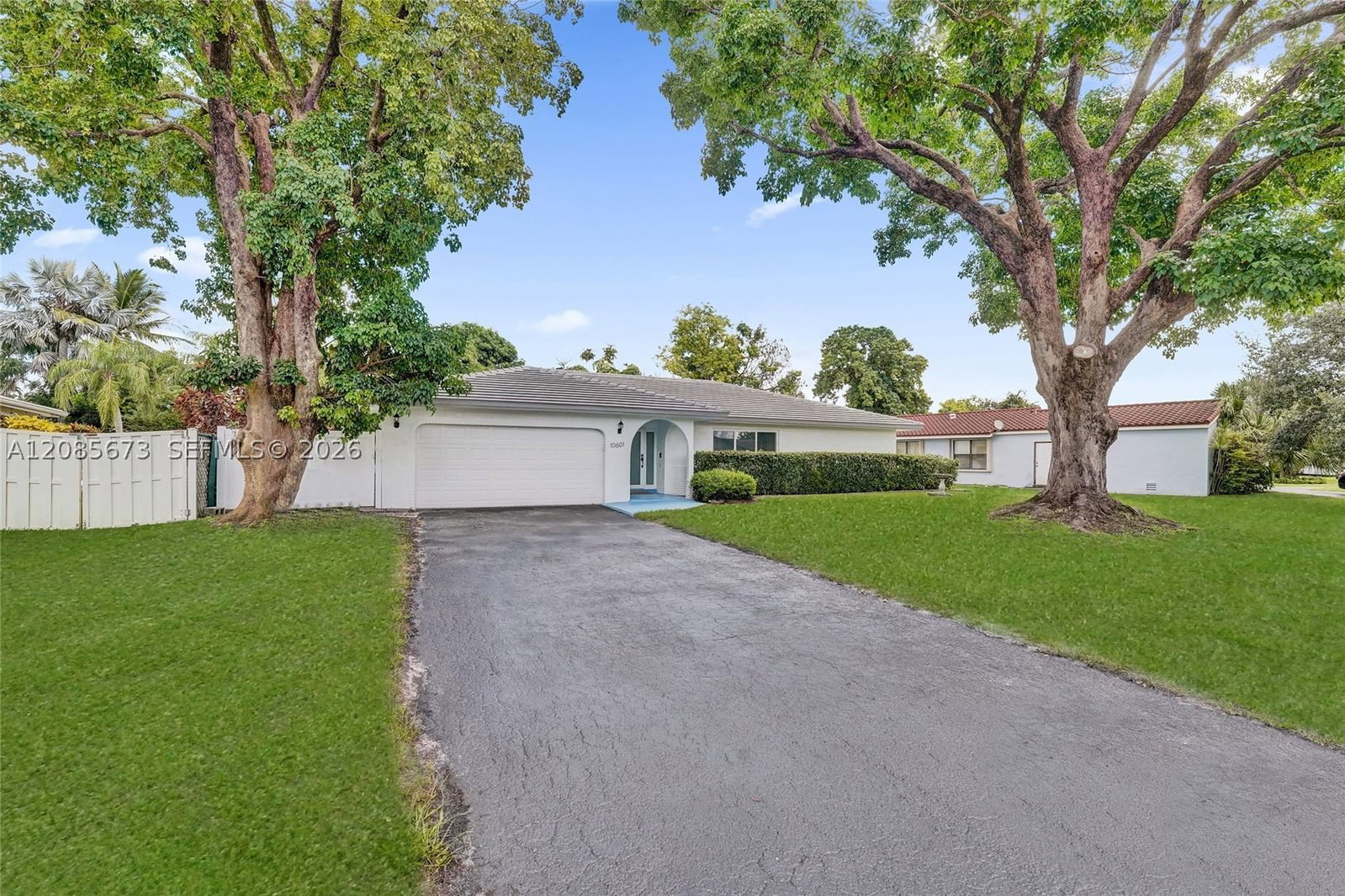 Real estate property located at 10601 43rd Ct, Broward, Chevy Chase Amd Plat, Coral Springs, FL