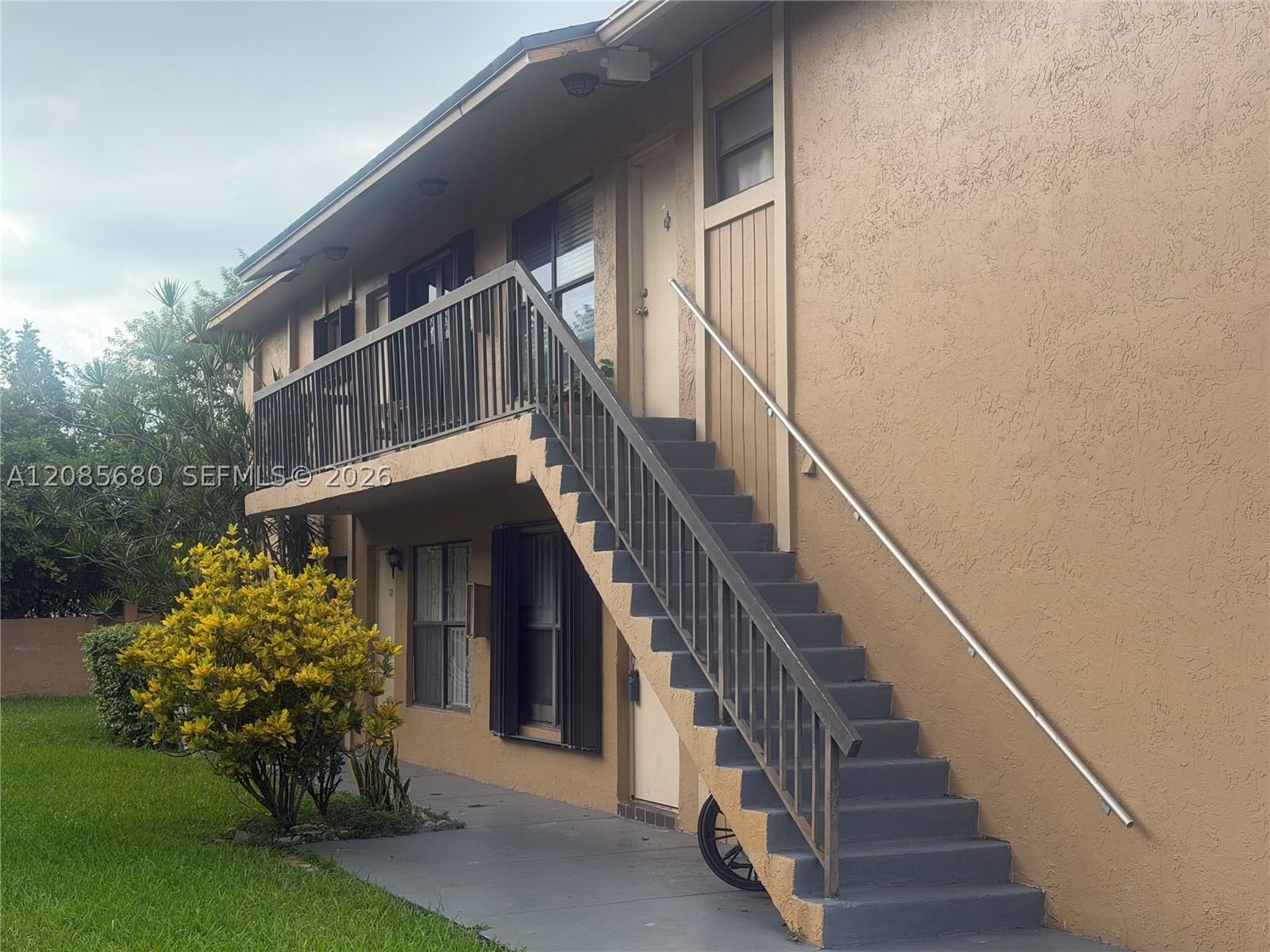 Real estate property located at 6730 26th Ct #11-15, Miami-dade, Lago Grande One Condo, Hialeah, FL