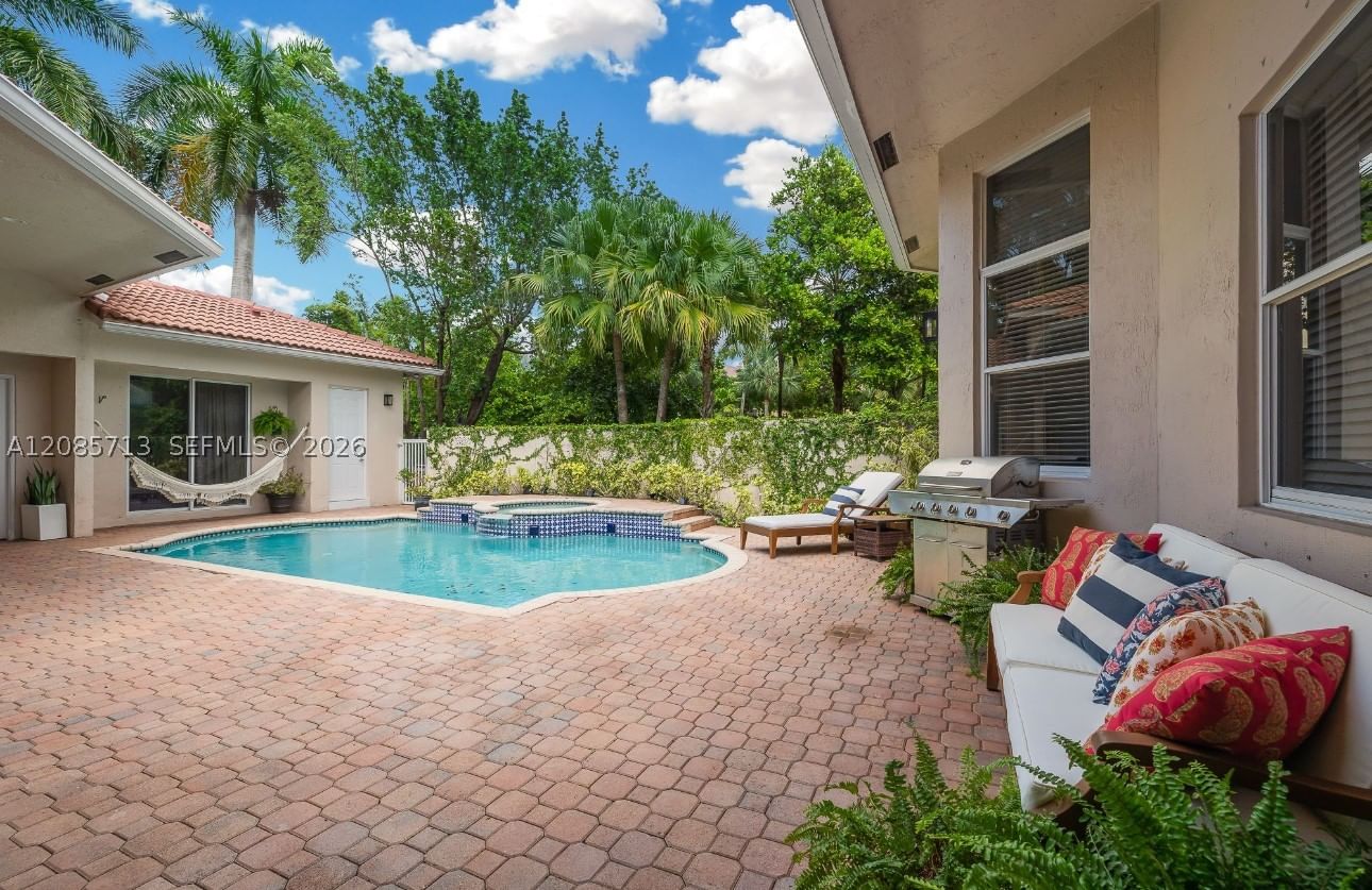Real estate property located at 1604 Victoria Pointe Ln, Broward, Sector 7-parcel W, Weston, FL