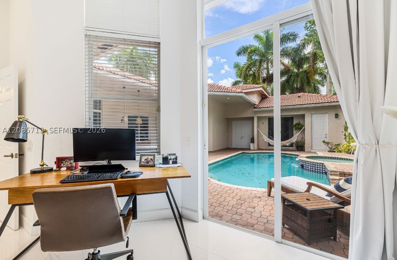Real estate property located at 1604 Victoria Pointe Ln, Broward, Sector 7-parcel W, Weston, FL