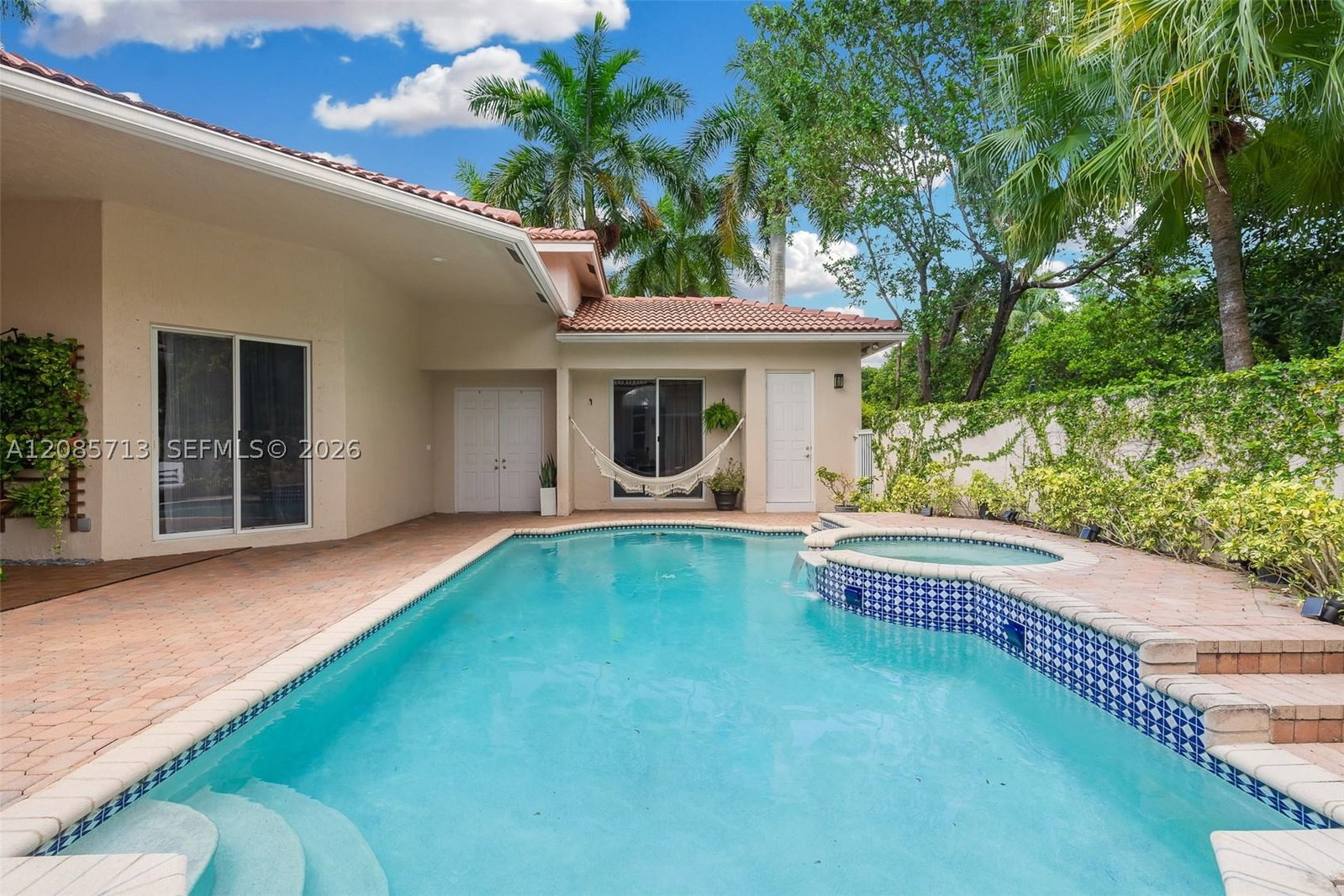 Real estate property located at 1604 Victoria Pointe Ln, Broward, Sector 7-parcel W, Weston, FL