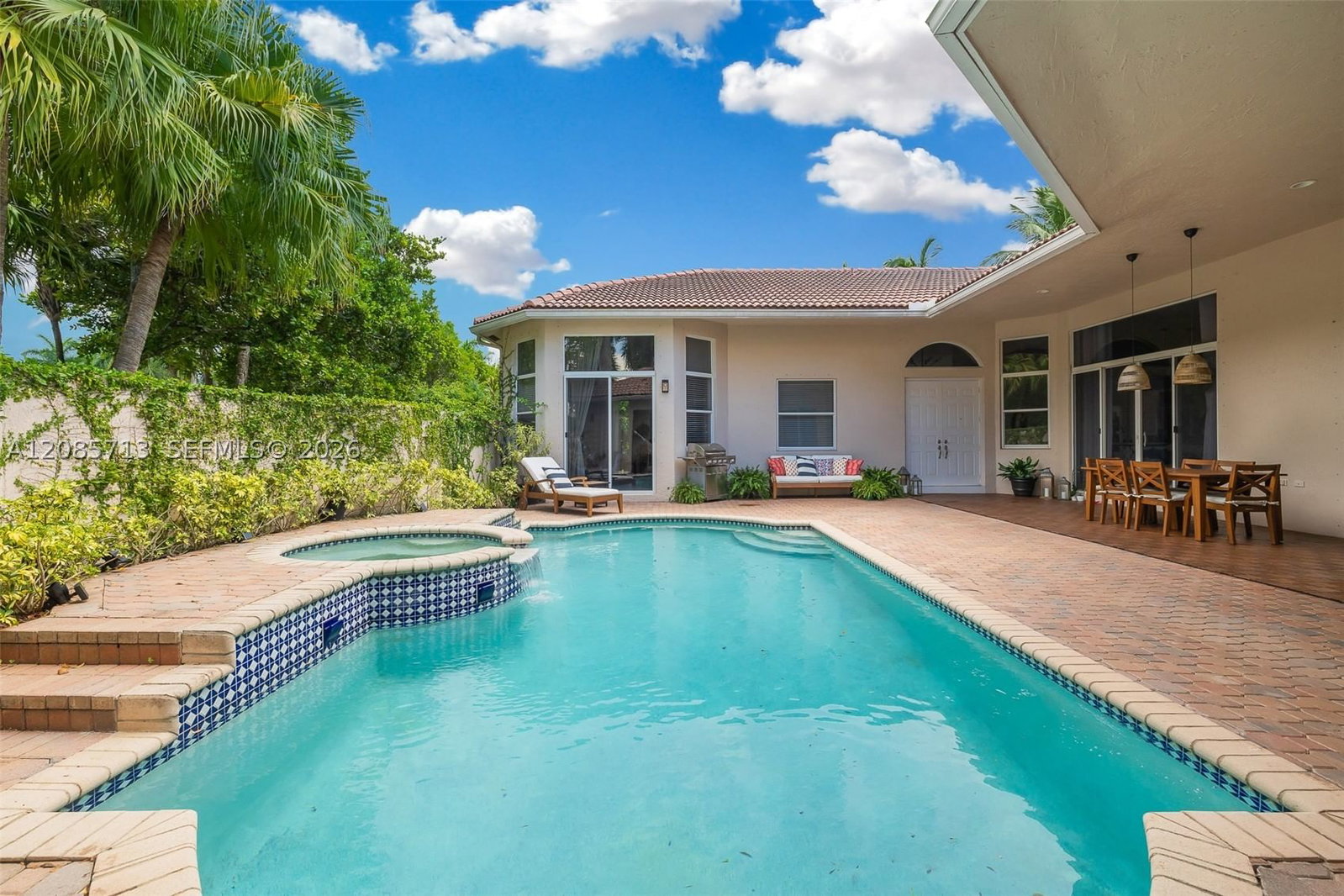 Real estate property located at 1604 Victoria Pointe Ln, Broward, Sector 7-parcel W, Weston, FL