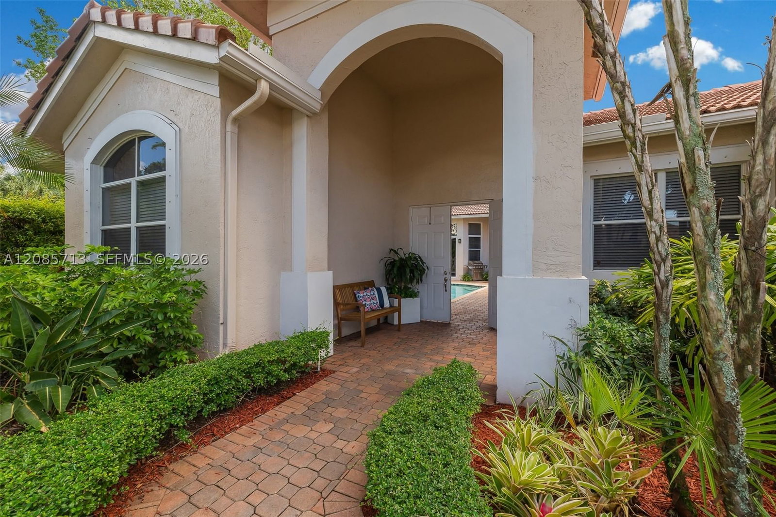Real estate property located at 1604 Victoria Pointe Ln, Broward, Sector 7-parcel W, Weston, FL