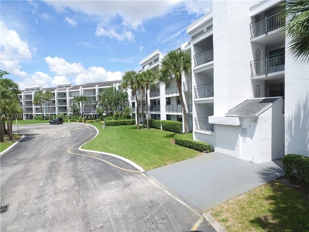 Real estate property located at 16051 Blatt Blvd #112, Broward, Fairways At Bonaventure C, Weston, FL