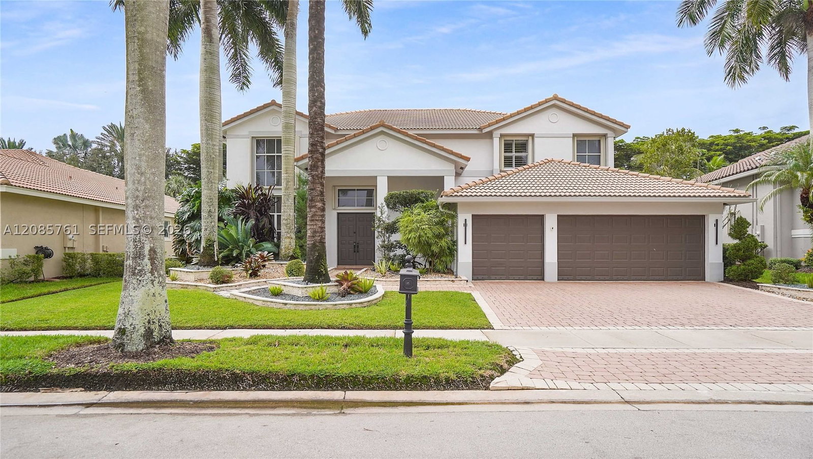 Real estate property located at 1606 Victoria Pointe Cir, Broward, Weston Hills, Weston, FL