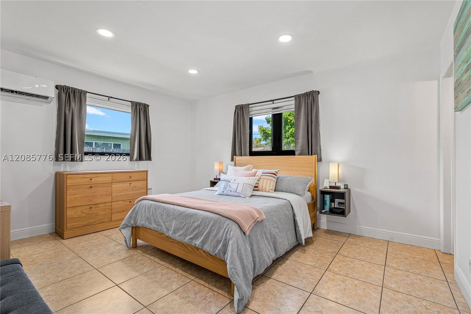 Real estate property located at 1126 Hawthorne Cir, Broward, Hollywood Hills Amen Plat, Hollywood, FL