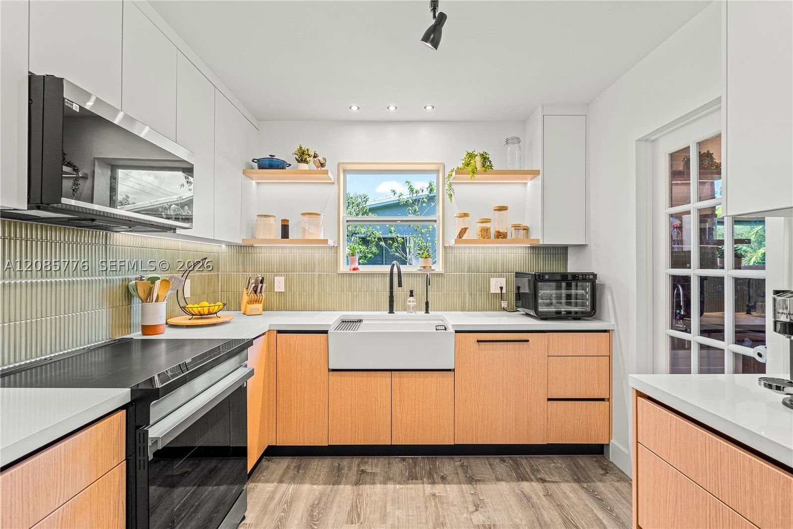 Real estate property located at 1126 Hawthorne Cir, Broward, Hollywood Hills Amen Plat, Hollywood, FL