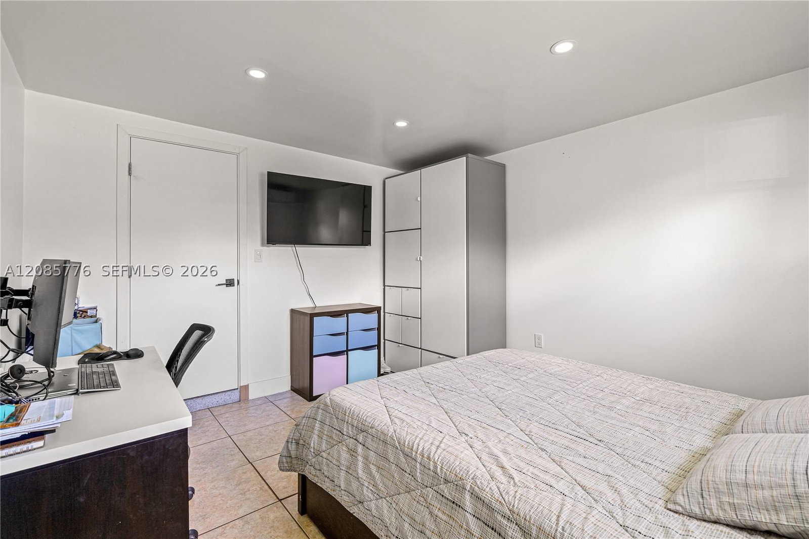 Real estate property located at 1126 Hawthorne Cir, Broward, Hollywood Hills Amen Plat, Hollywood, FL