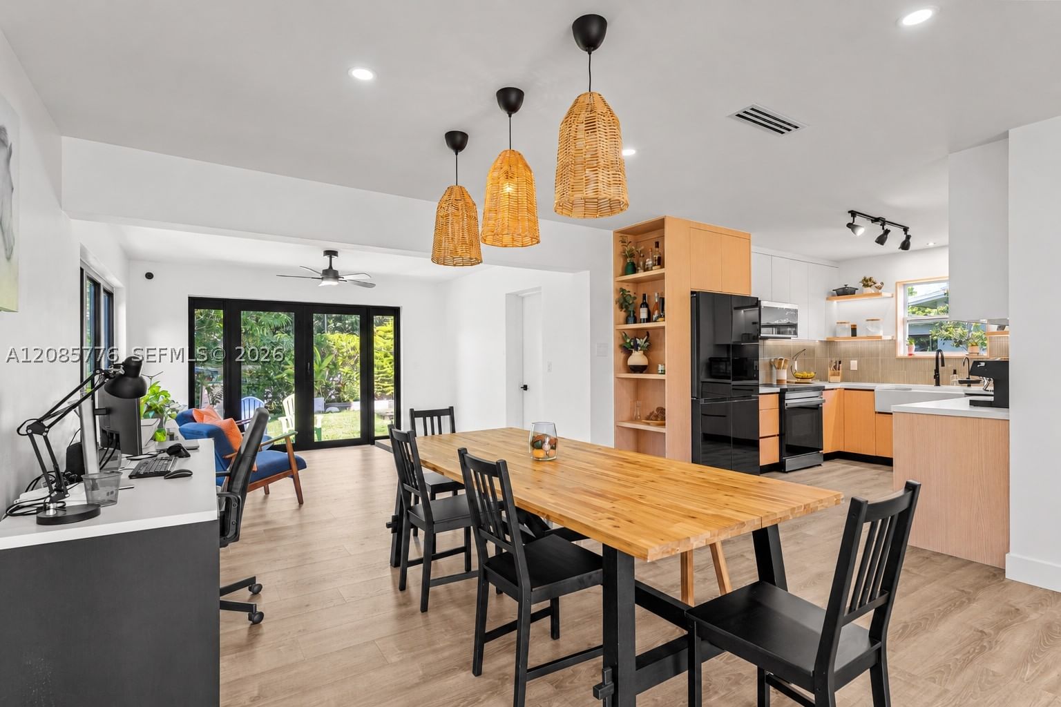 Real estate property located at 1126 Hawthorne Cir, Broward, Hollywood Hills Amen Plat, Hollywood, FL