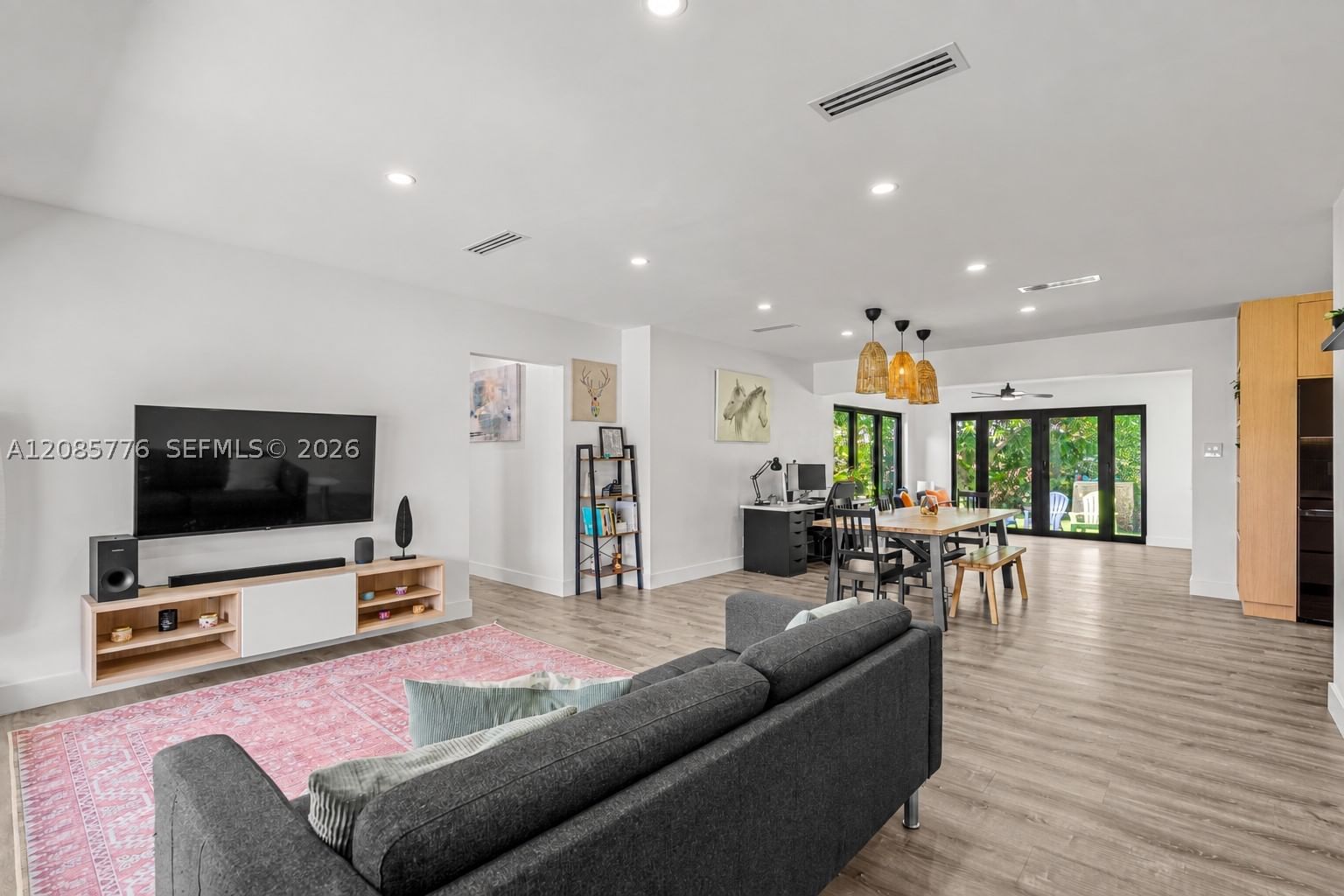 Real estate property located at 1126 Hawthorne Cir, Broward, Hollywood Hills Amen Plat, Hollywood, FL
