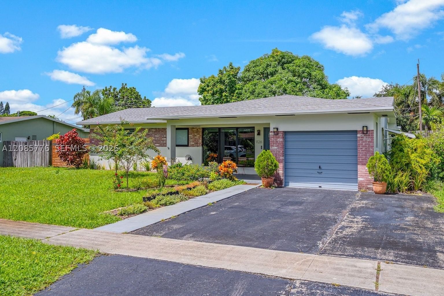 Real estate property located at 1126 Hawthorne Cir, Broward, Hollywood Hills Amen Plat, Hollywood, FL