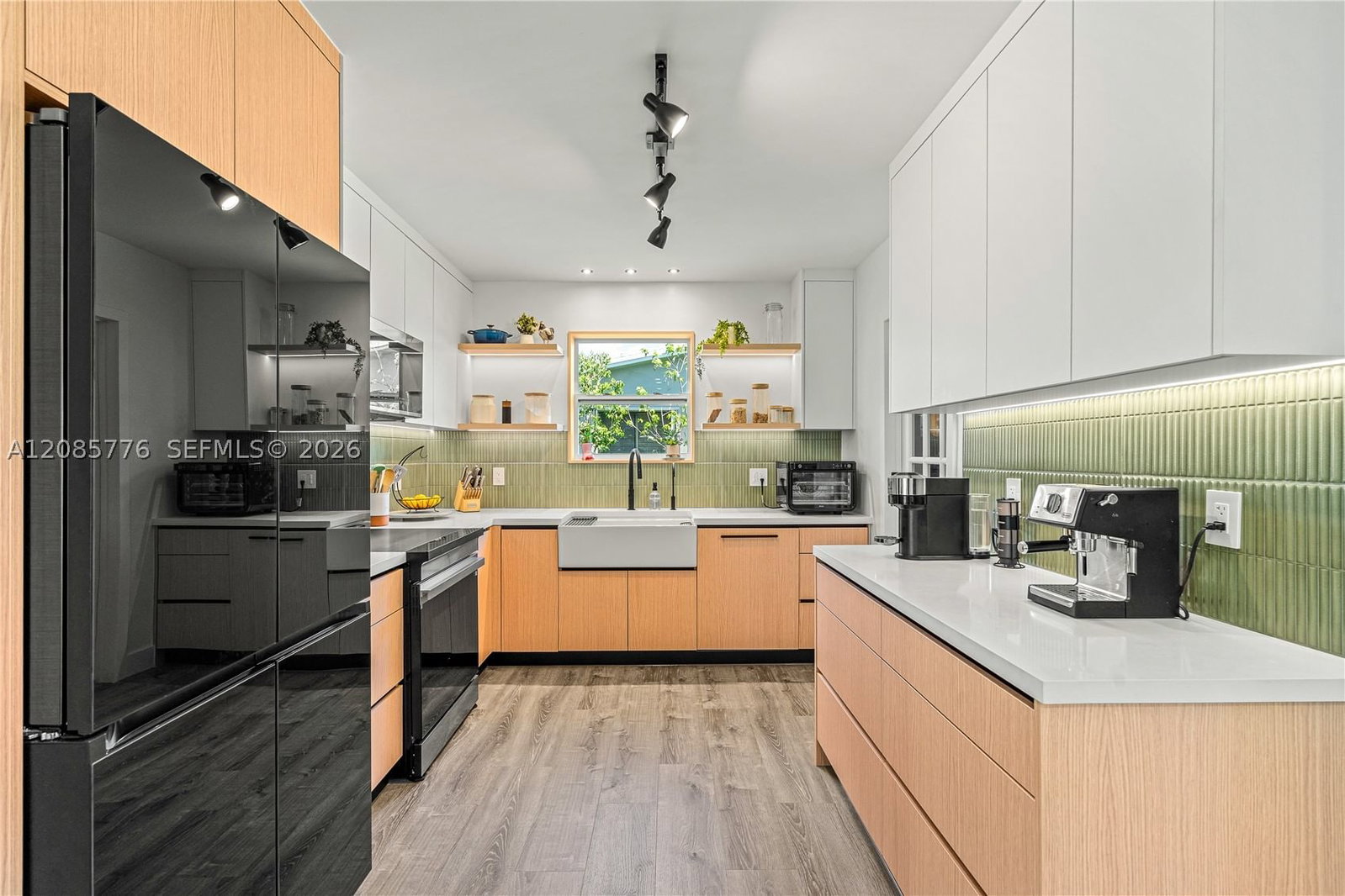 Real estate property located at 1126 Hawthorne Cir, Broward, Hollywood Hills Amen Plat, Hollywood, FL