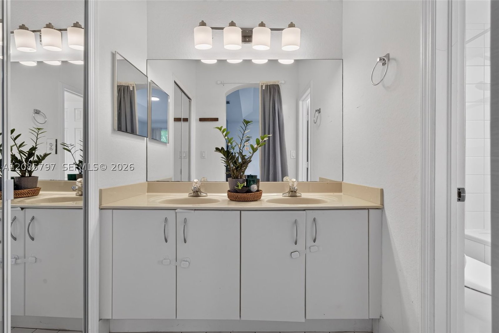 Real estate property located at 10861 79th St, Miami-dade, Islands At Doral 1st Addn, Doral, FL