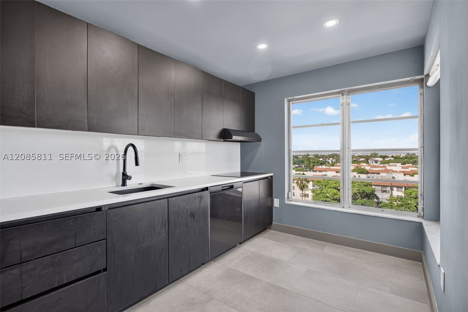 Real estate property located at 4174 Inverrary Dr #815, Broward, Manors Of Inverrary Xi, Lauderhill, FL