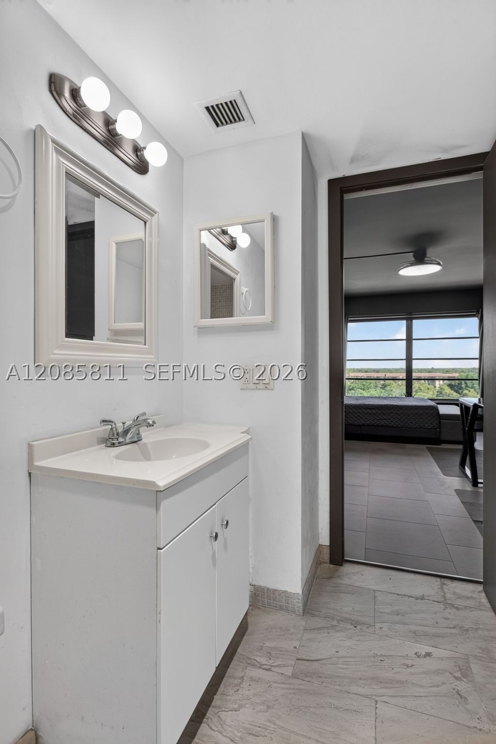 Real estate property located at 4174 Inverrary Dr #815, Broward, Manors Of Inverrary Xi, Lauderhill, FL