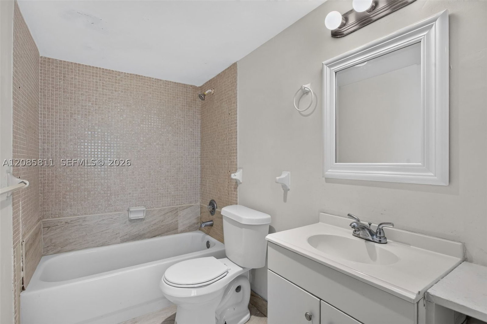 Real estate property located at 4174 Inverrary Dr #815, Broward, Manors Of Inverrary Xi, Lauderhill, FL